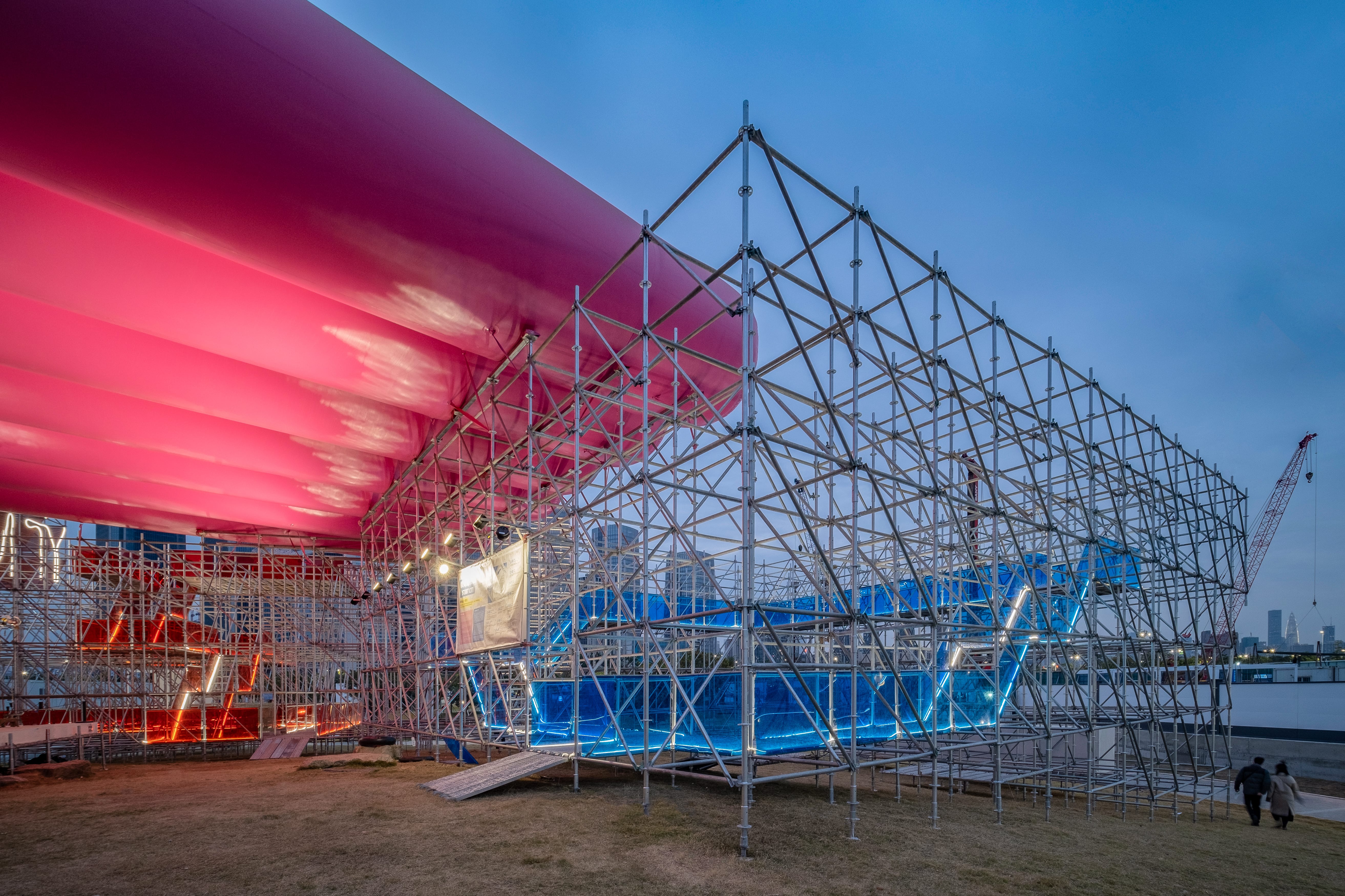 (Perspective of the blue installation Qianhai Floating City)