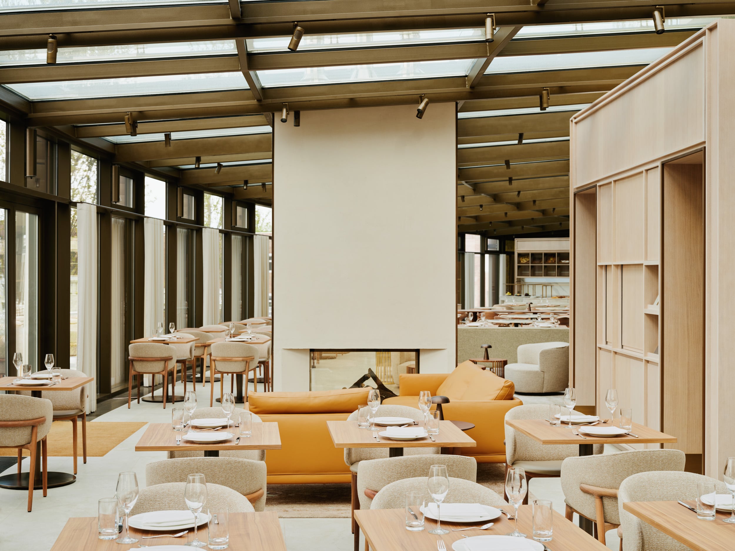 (Elegant look with glass chandeliers in the entrance area of the Ritz-Carlton AURA Restaurant dining room)