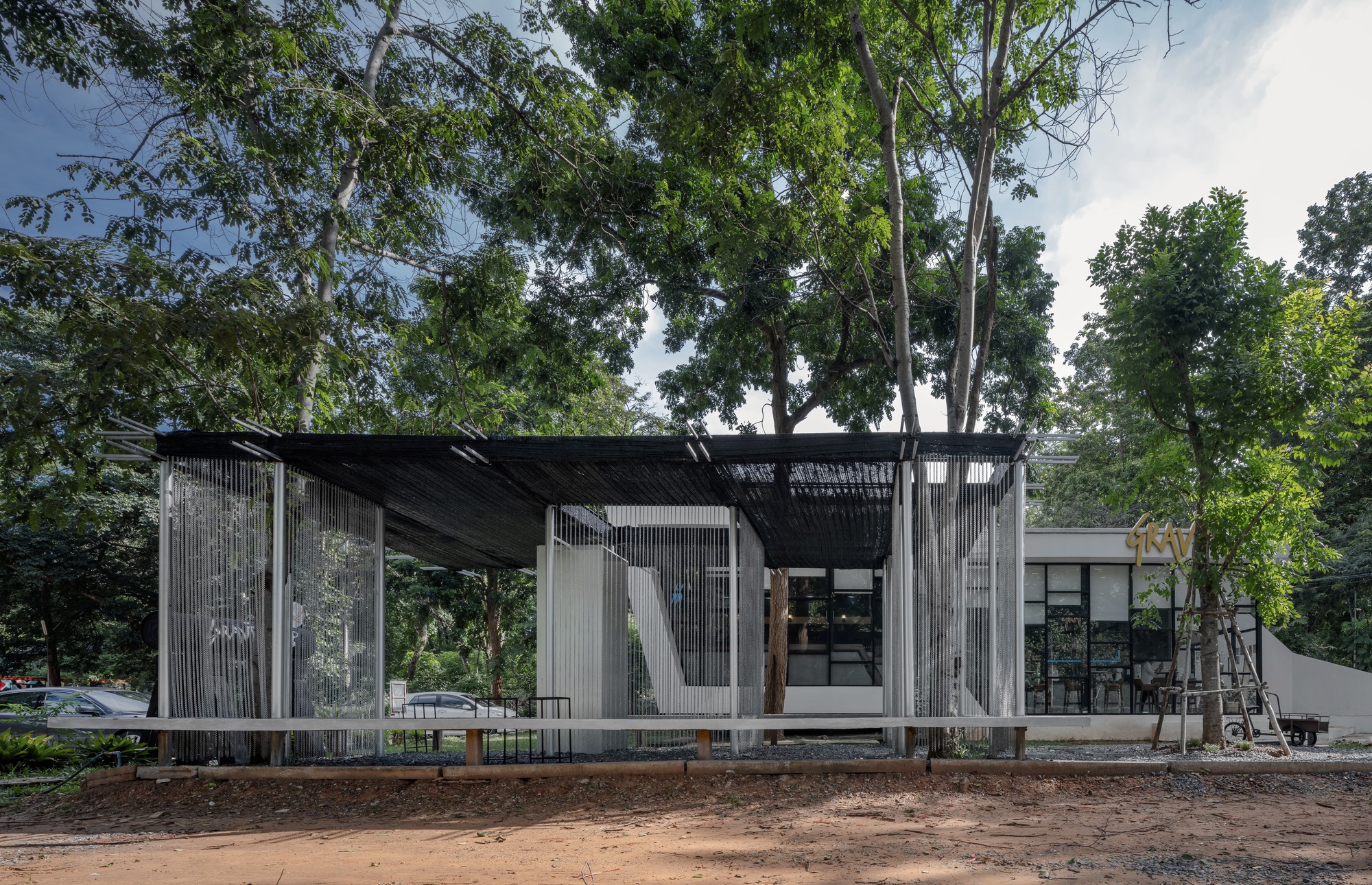 Grid Lines Boundary Pavilion: An Extension to Gravity CafÃ©