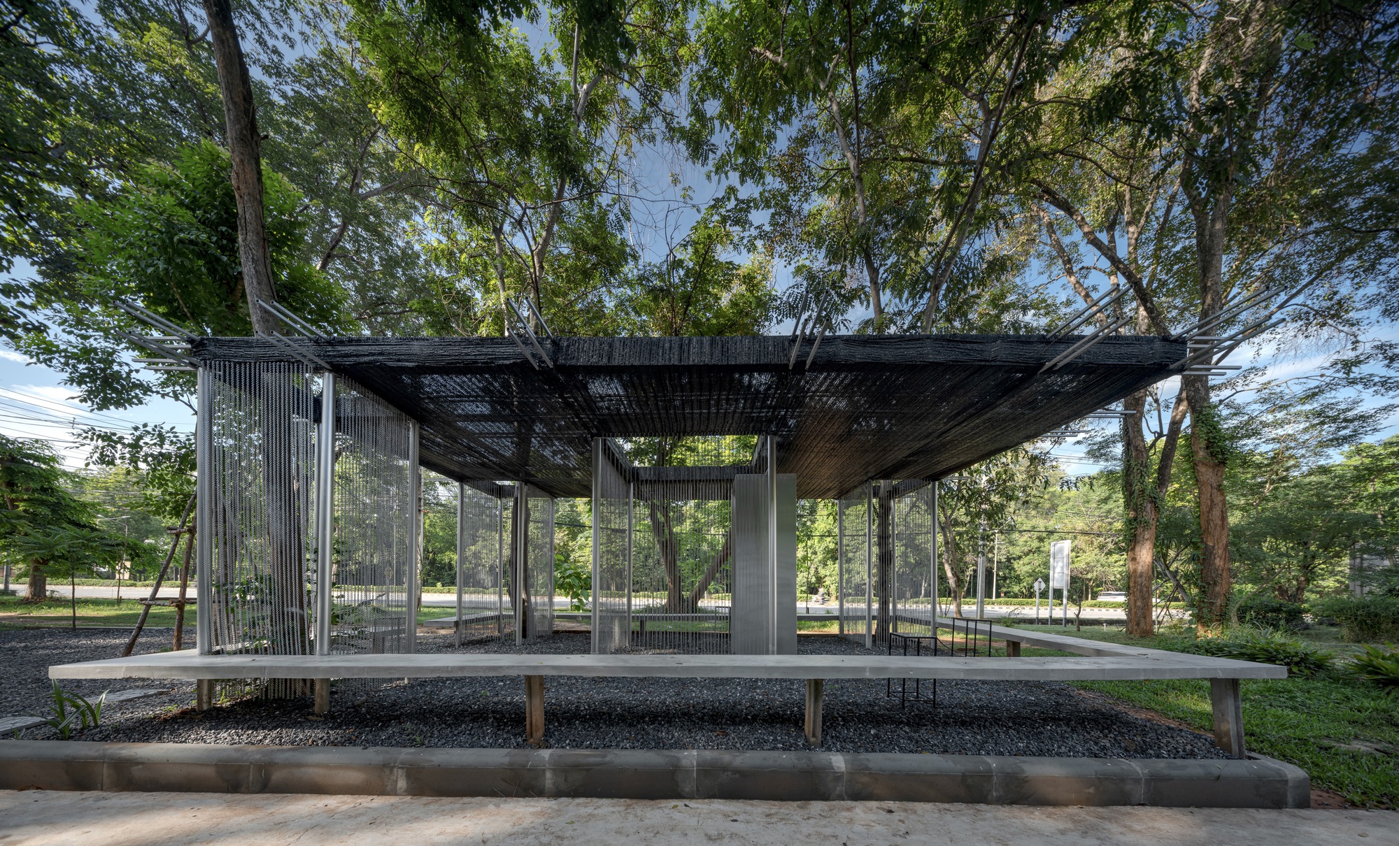 Grid Lines Boundary Pavilion: An Extension to Gravity CafÃ©