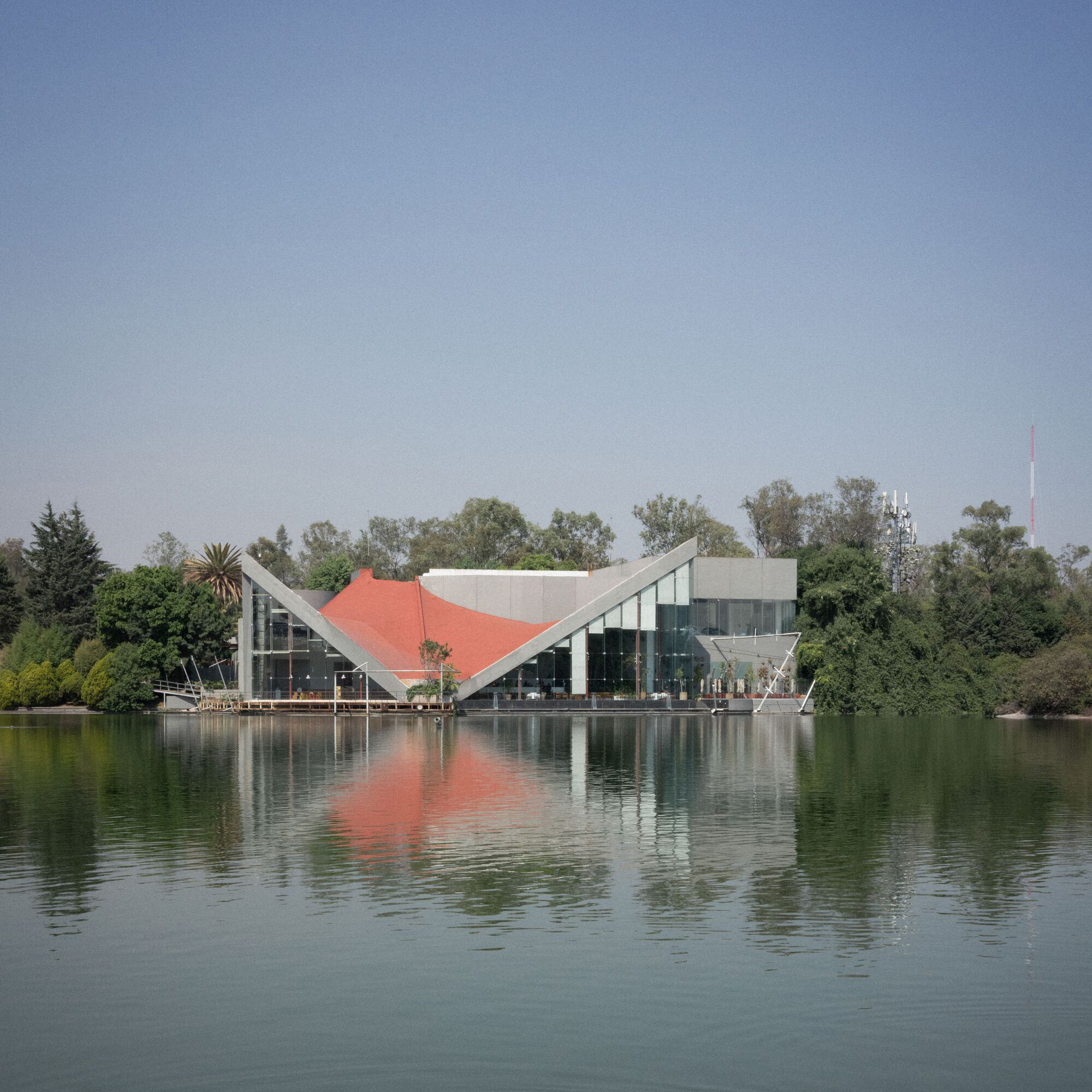 Retaining Lago Algo's Original Structure with Interventions into Its Interior Design
