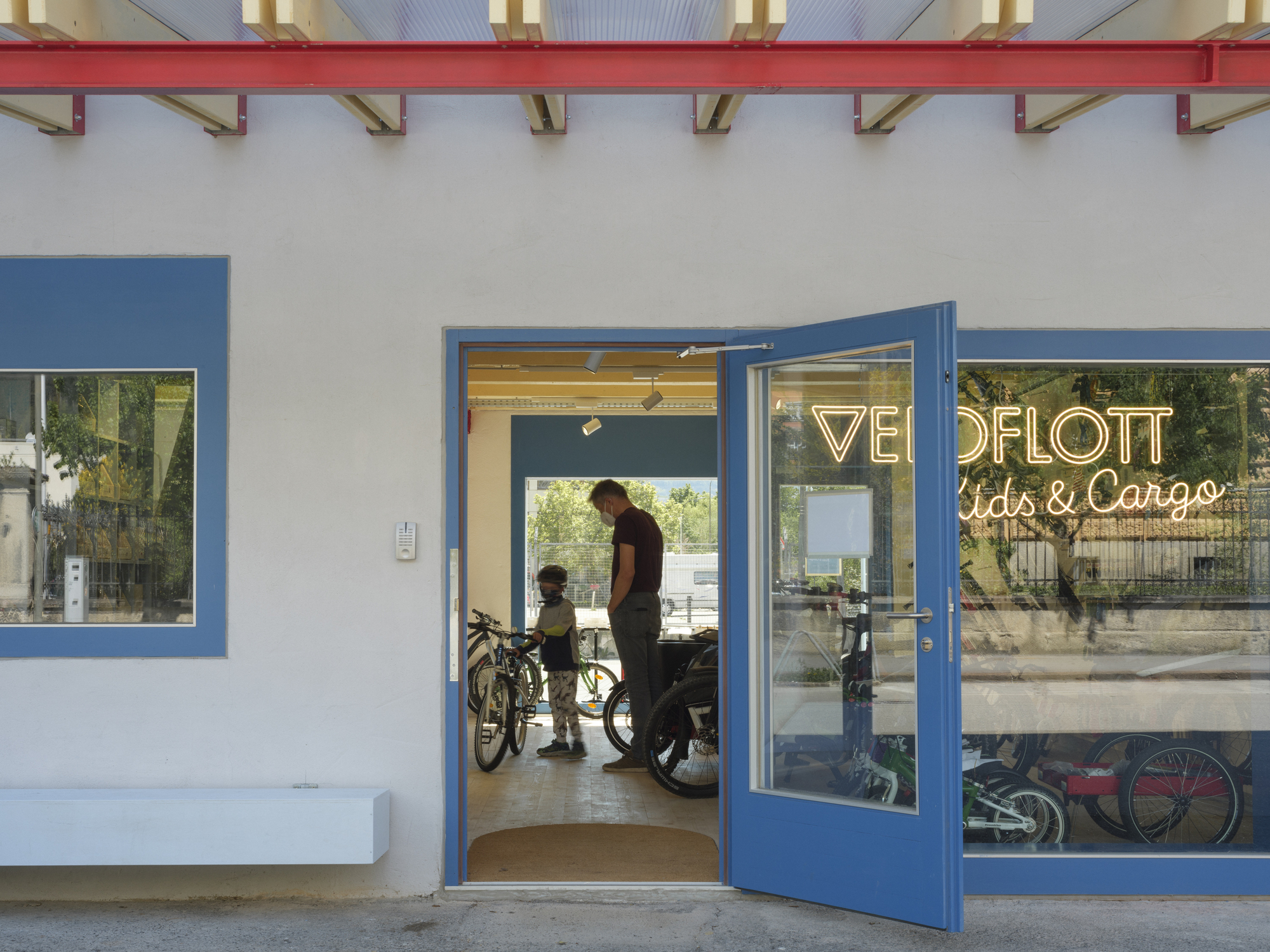 Three Architects Collaborate to Turn a Nightclub into a Bogen 131 Bicycle Shop