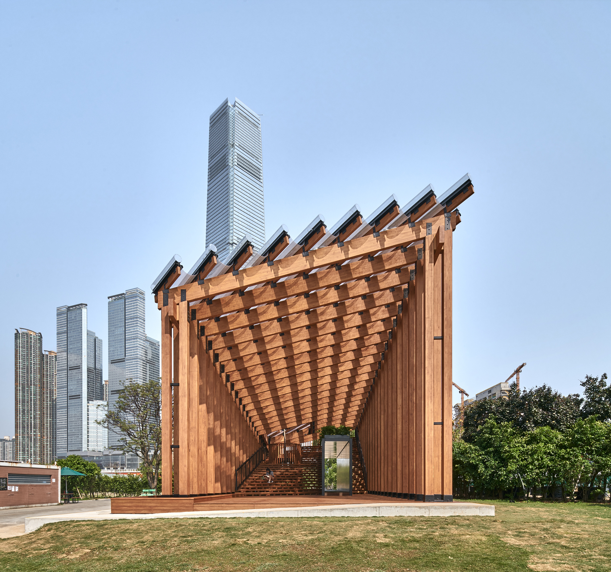 When Natural Contexts Are Neatly Wrapped up in a Growing Up Pavilion