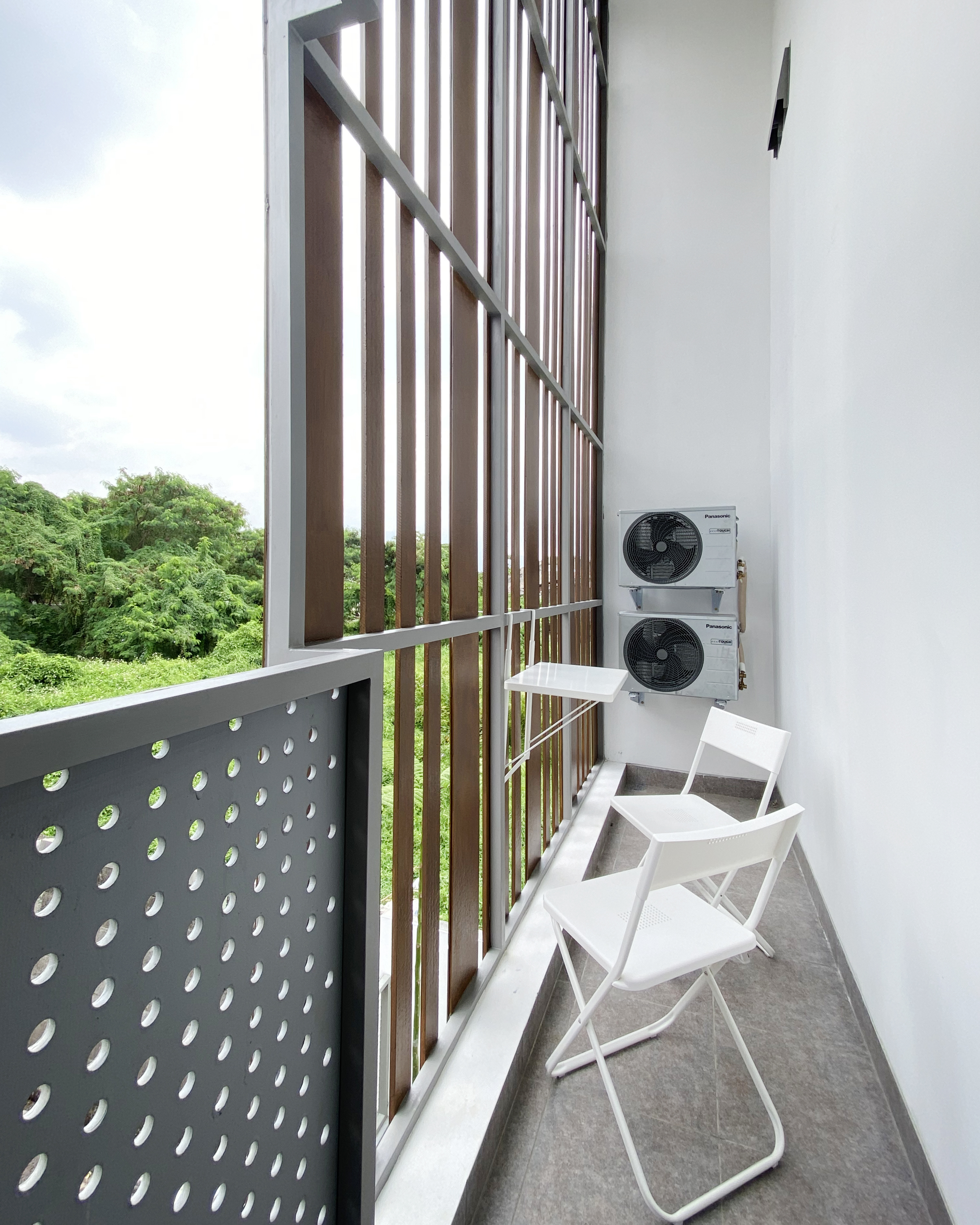 Facade and Balcony of the Amular Home