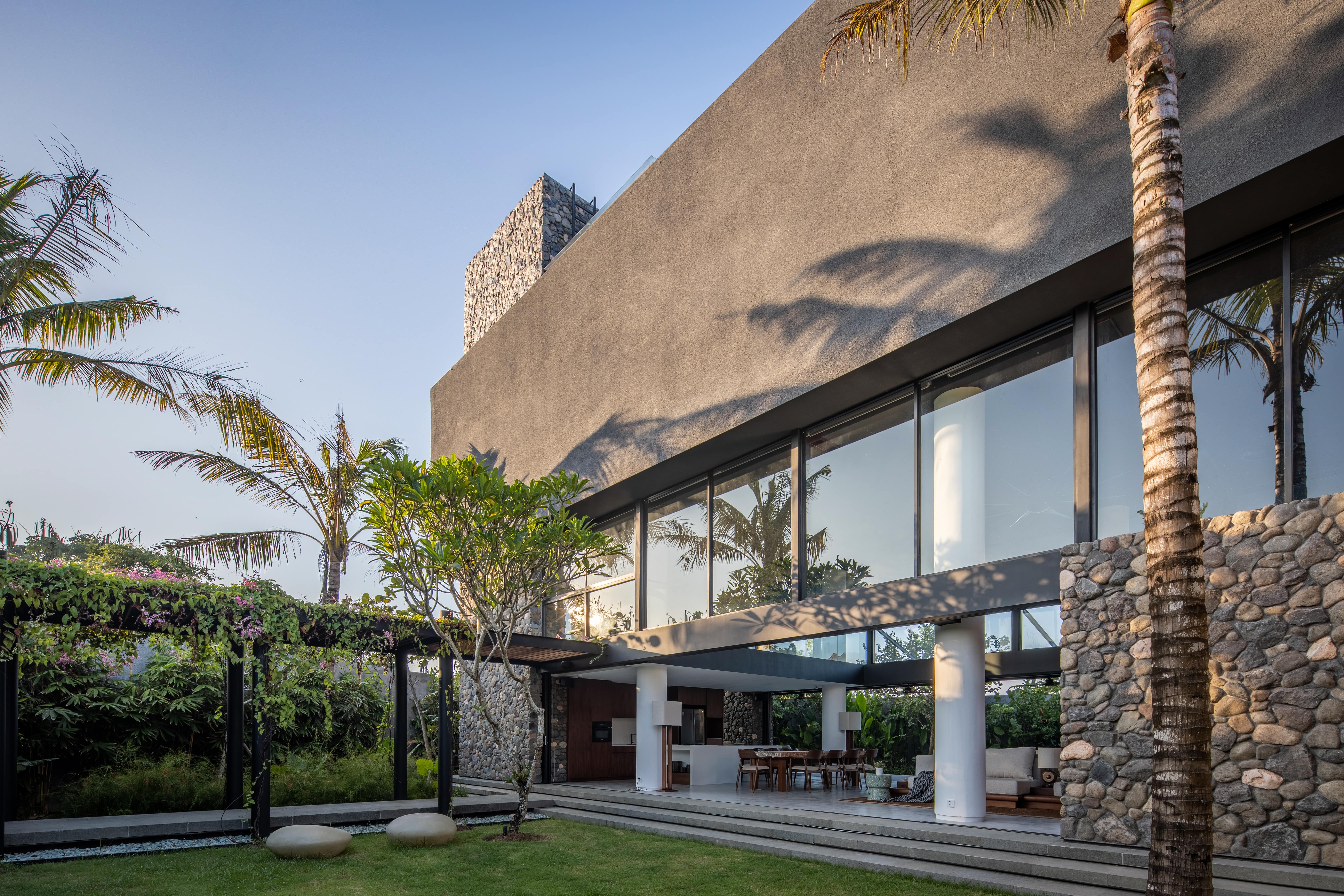 Villa Cumulus by Arkana Architects, Photo by Indra Wiras