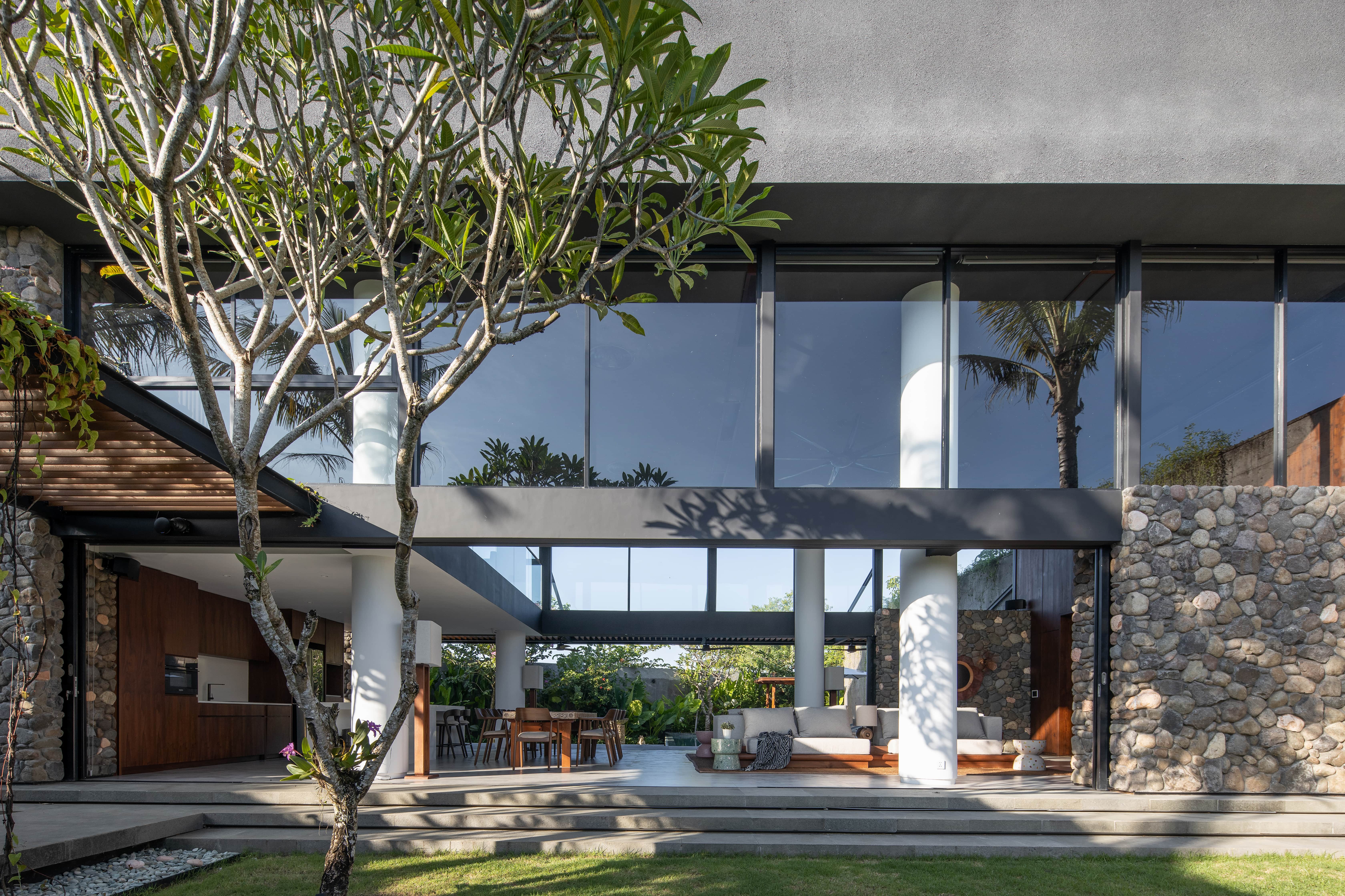 Villa Cumulus by Arkana Architects, Photo by Indra Wiras