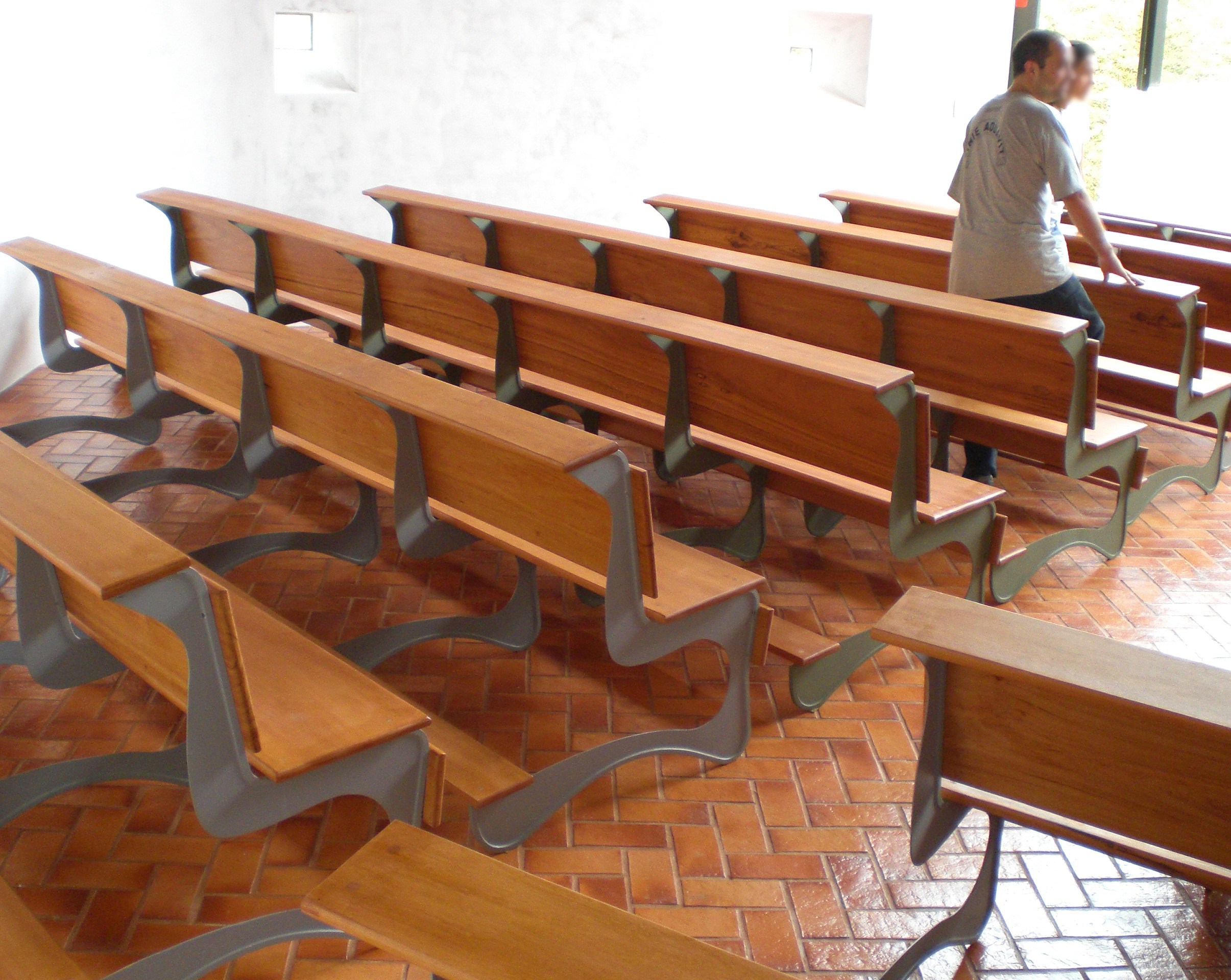 Arrangement of benches inside the Santa Filomena Chapel