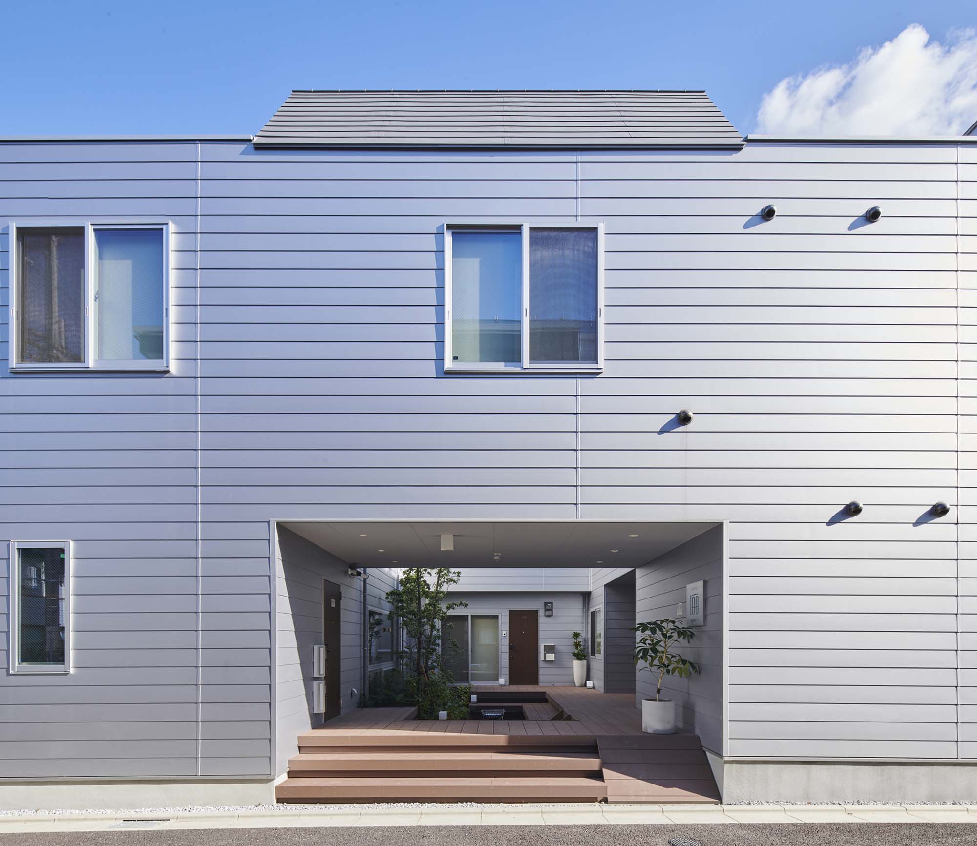 The wide entrance on the west side of the building shows its openness to the surroundings