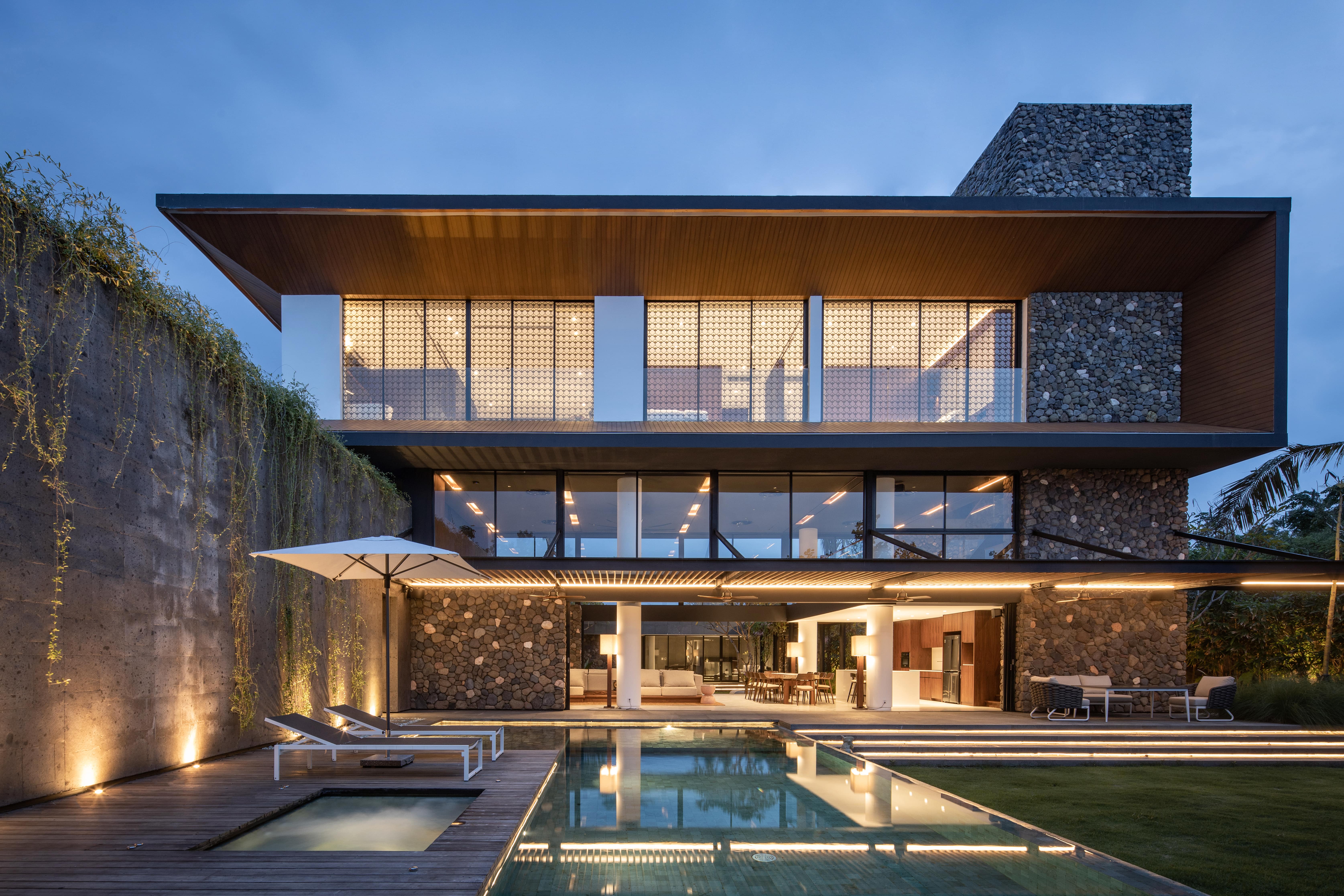 Villa Cumulus by Arkana Architects, Photo by Indra Wiras