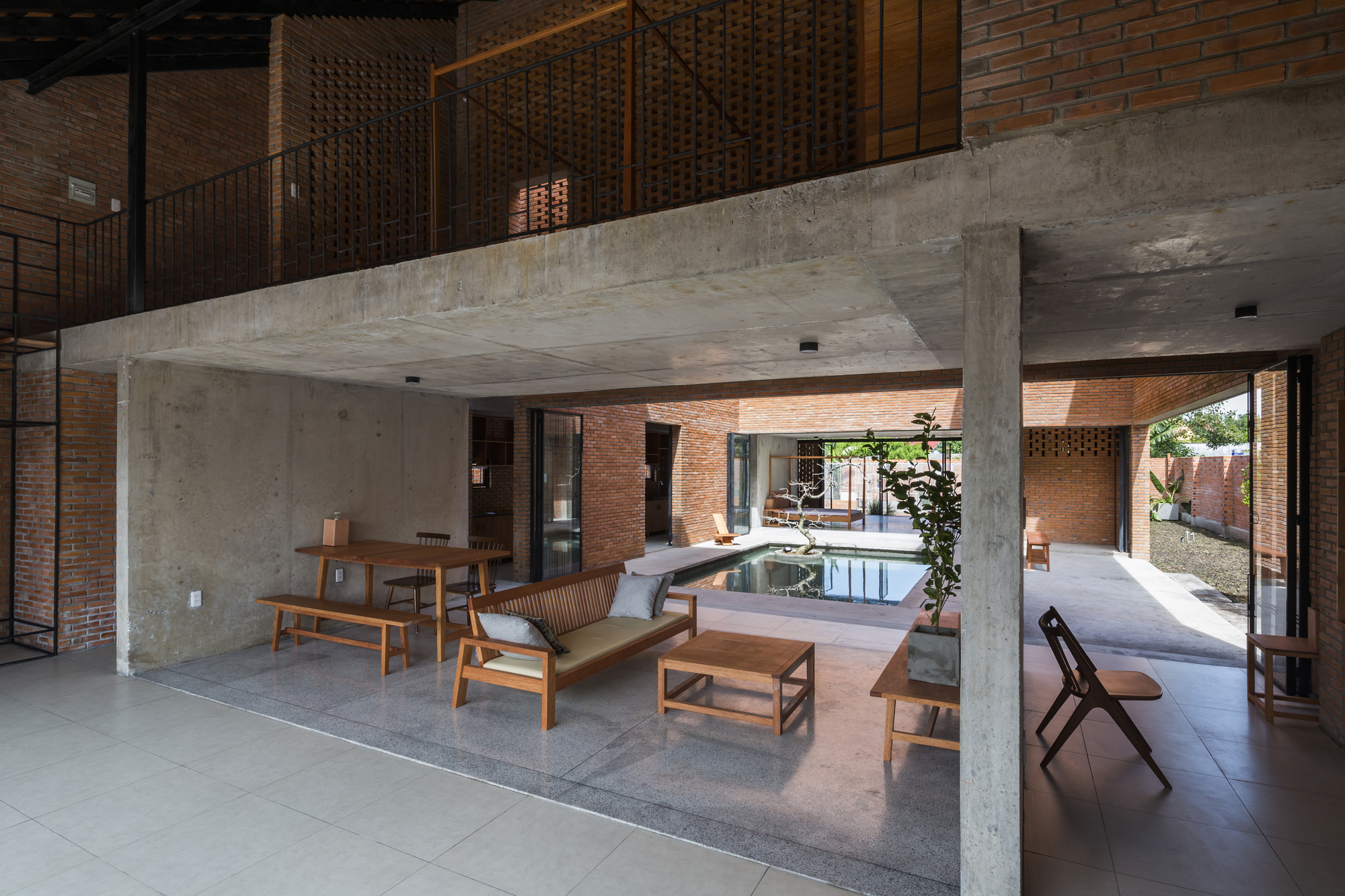 Long An House by Tropical Space Co