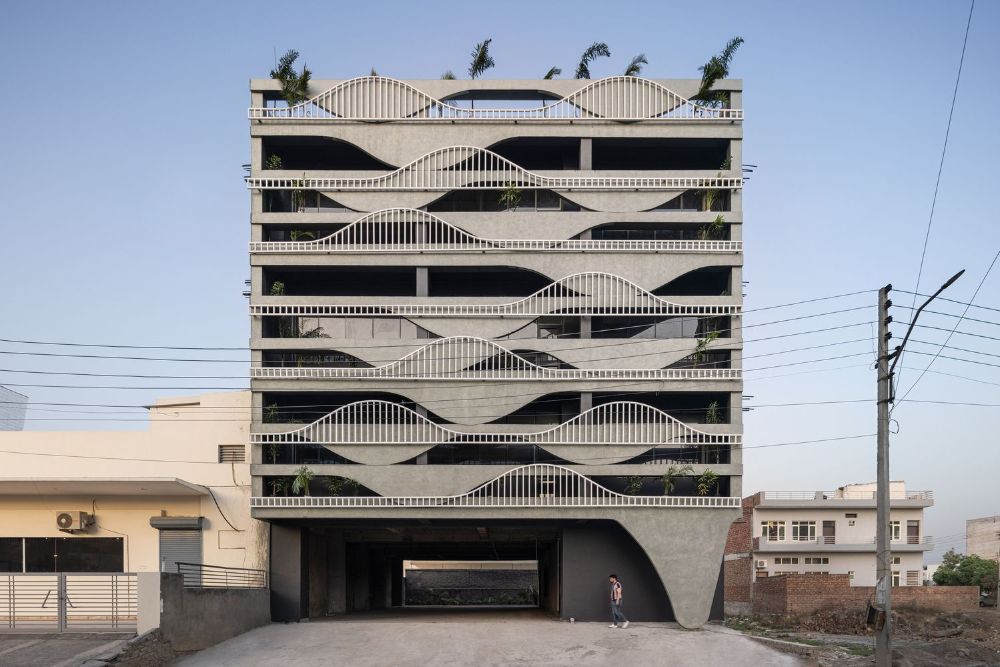 Melcrete Building by Studio Ardete