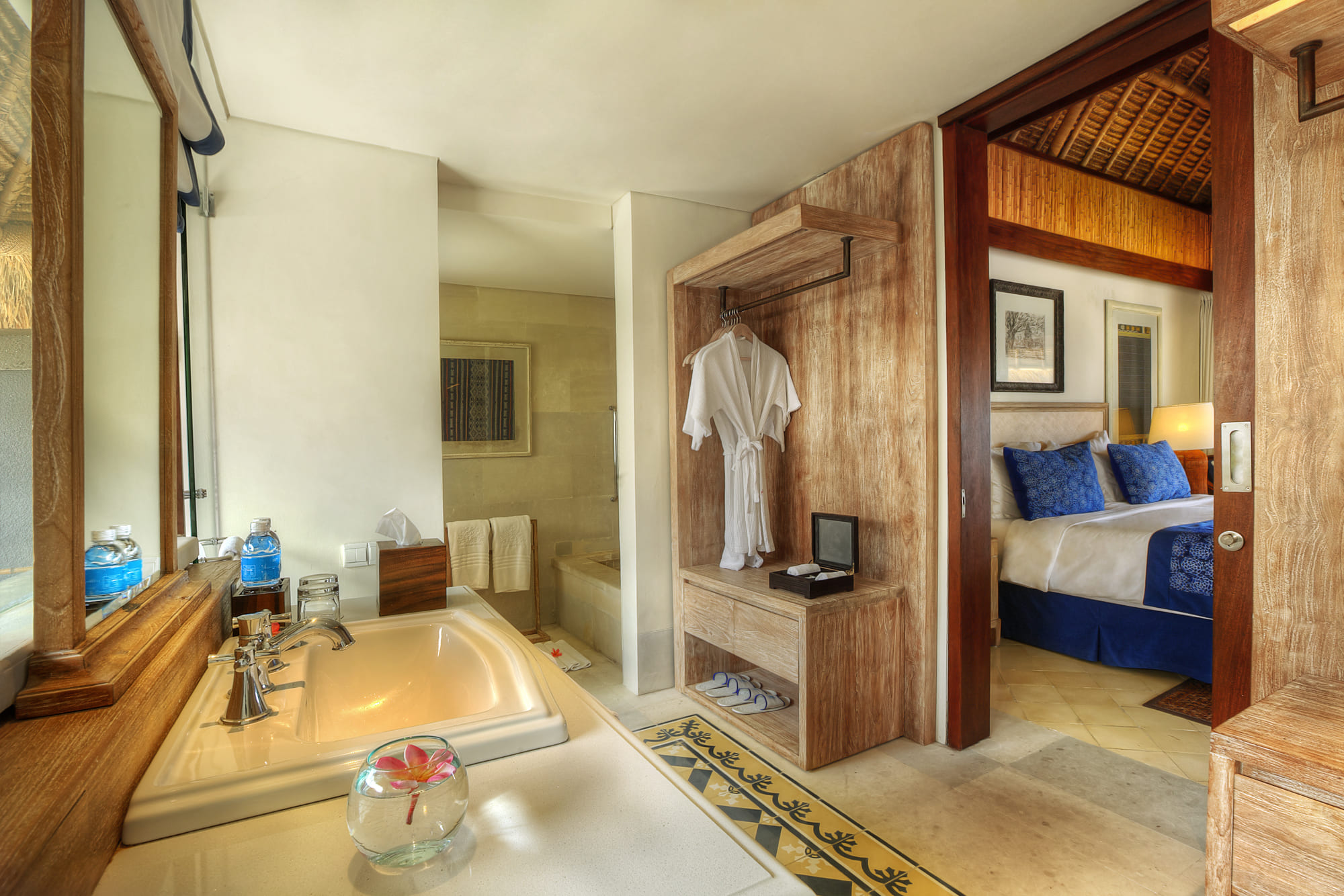 The suites and other supporting rooms are deliberately placed facing the sea and not behind it