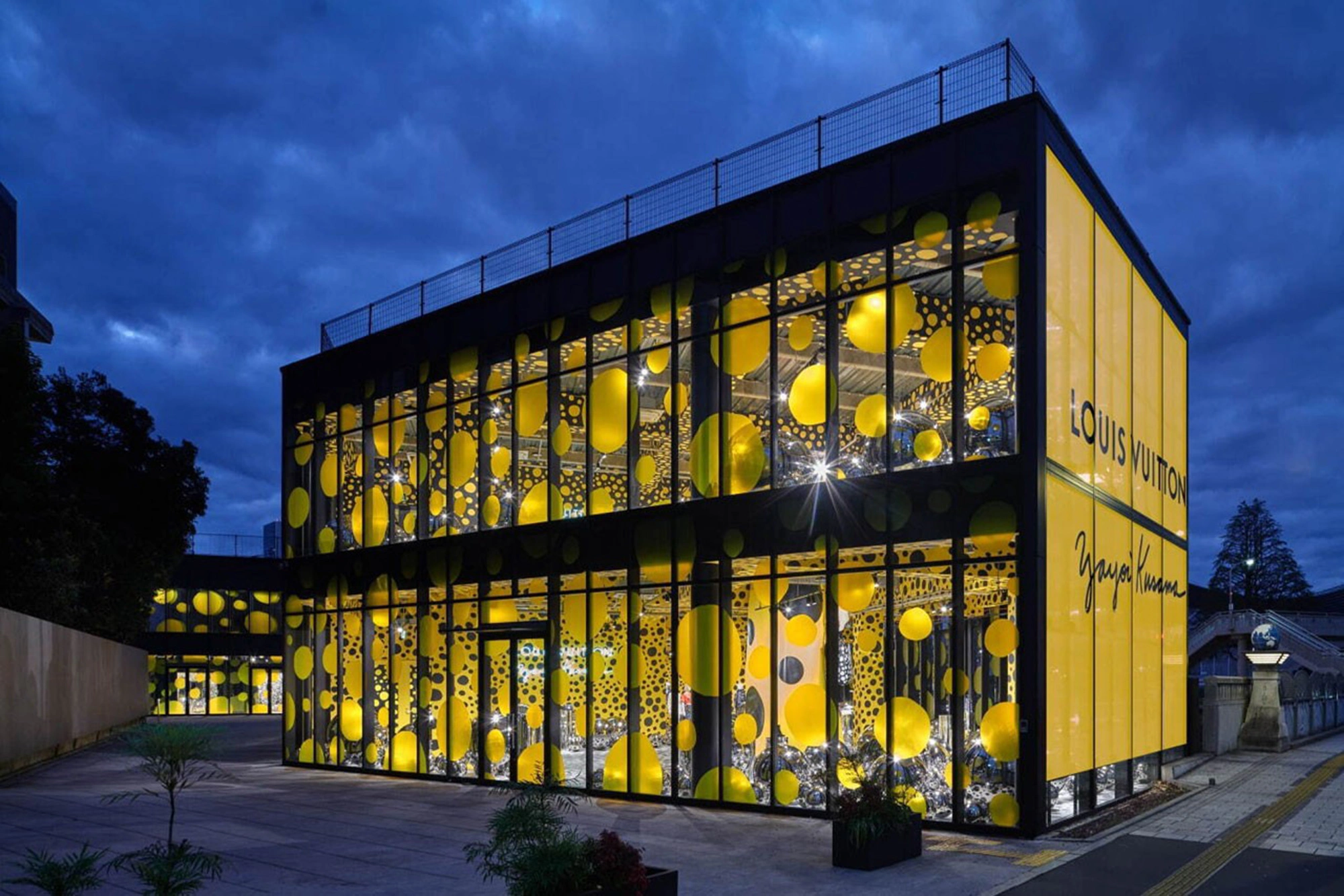 The Polka-dotted of Louis Vuitton Store in Tokyo 