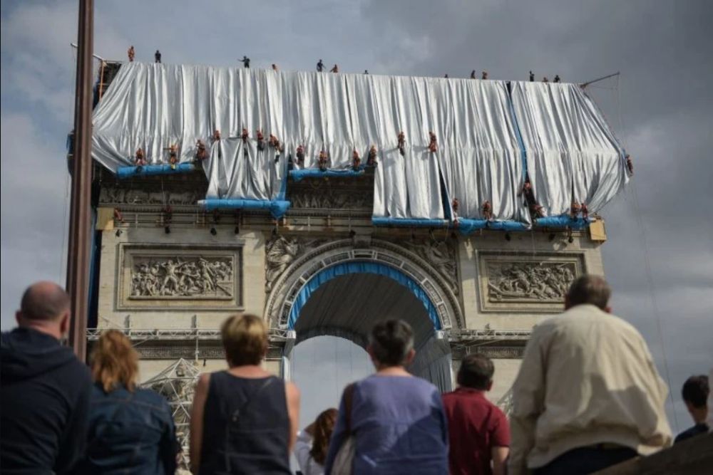 Wrapped Arc de Triomphe