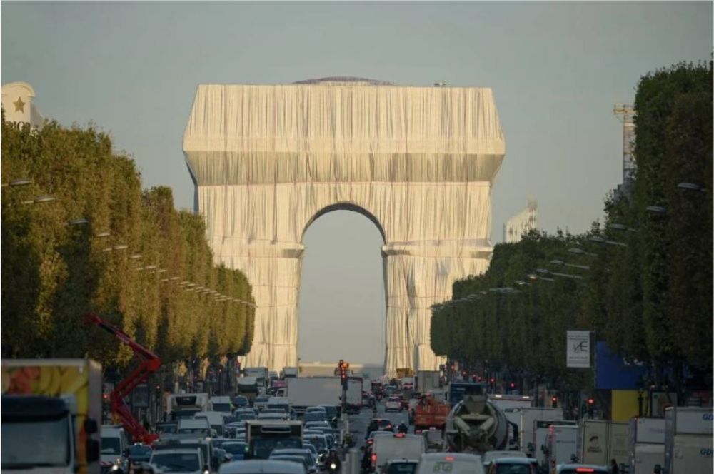 Wrapped Arc de Triomphe