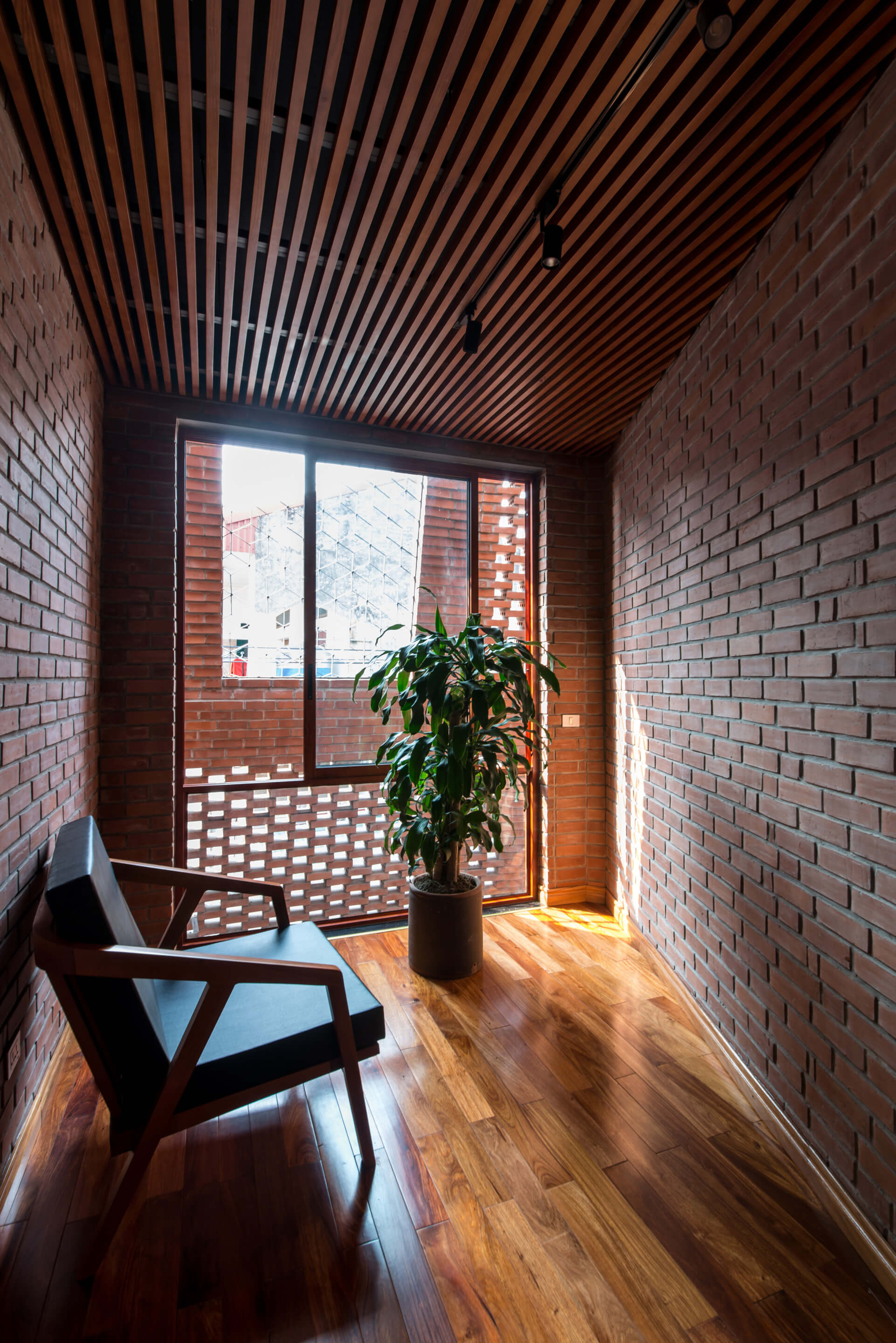 Brick Cave - H&P Architects