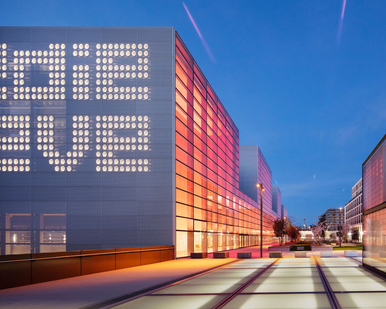 New ComÃ©die de GenÃ¨ve ThÃ©Ã¢tre - FRES Architectes