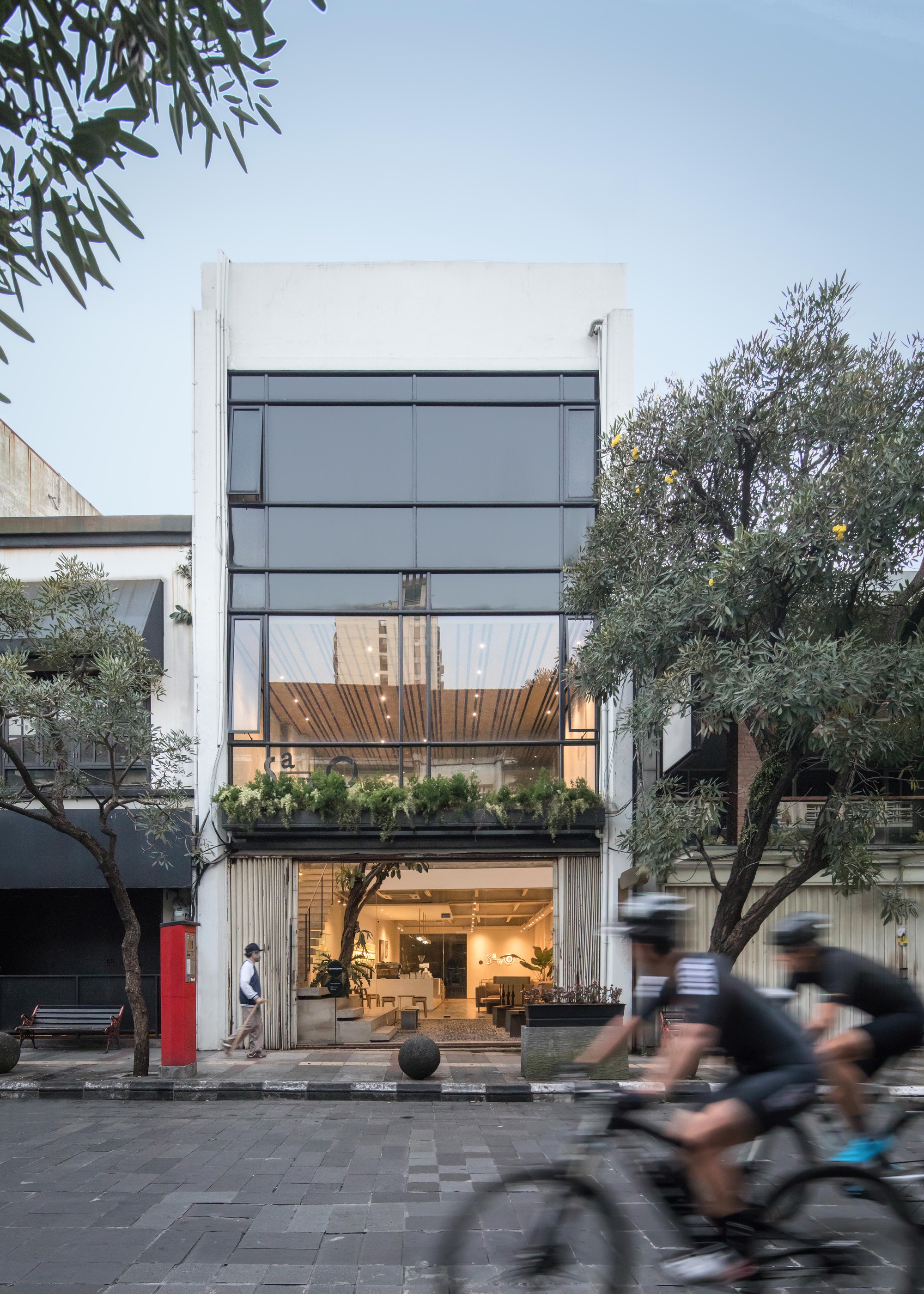 Sawo Coffee and Roastery Bandung - Oi Architects