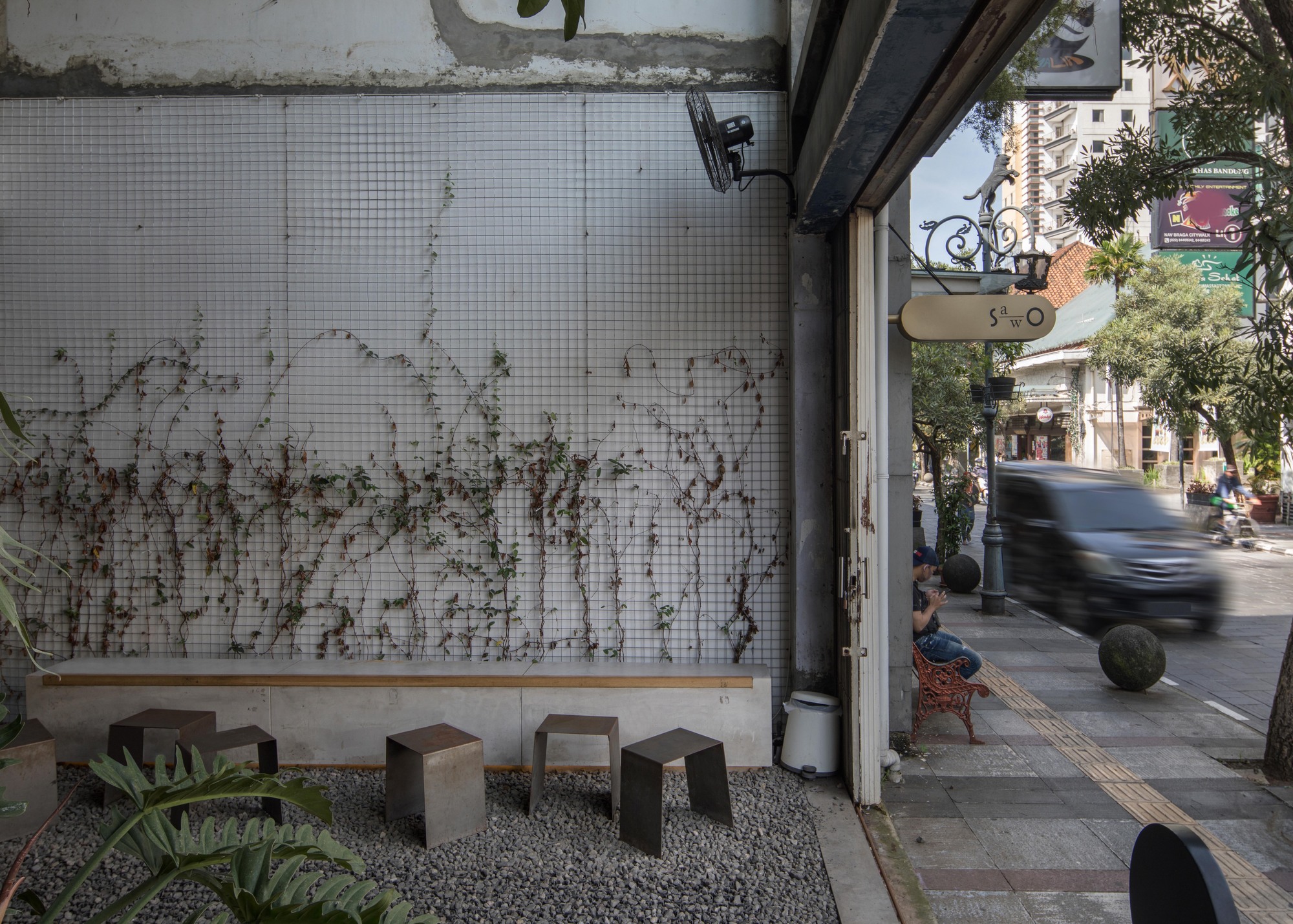 Sawo Coffee and Roastery Bandung - Oi Architects