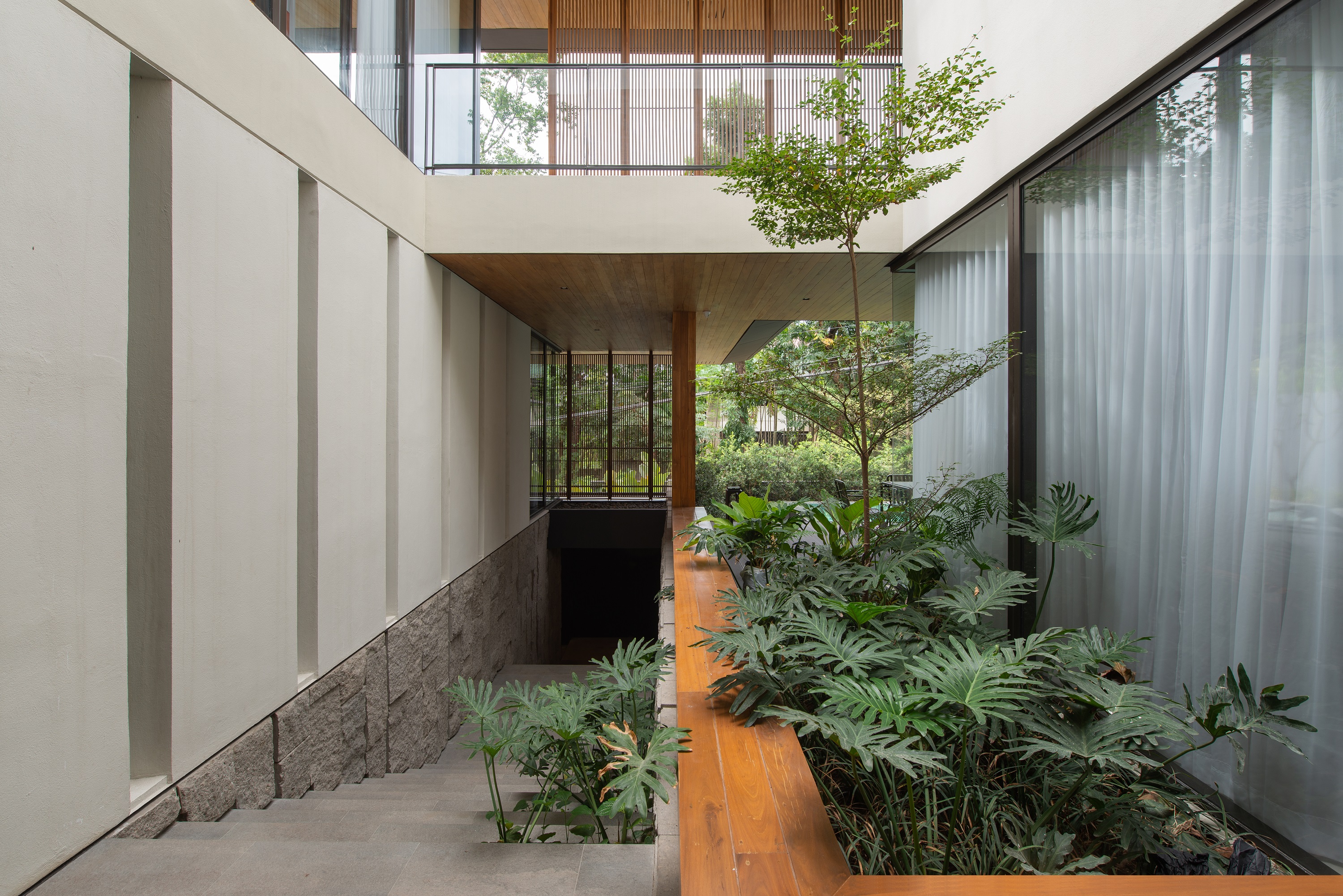 Courtyard view of Screen House, Photo by Greg Mayo