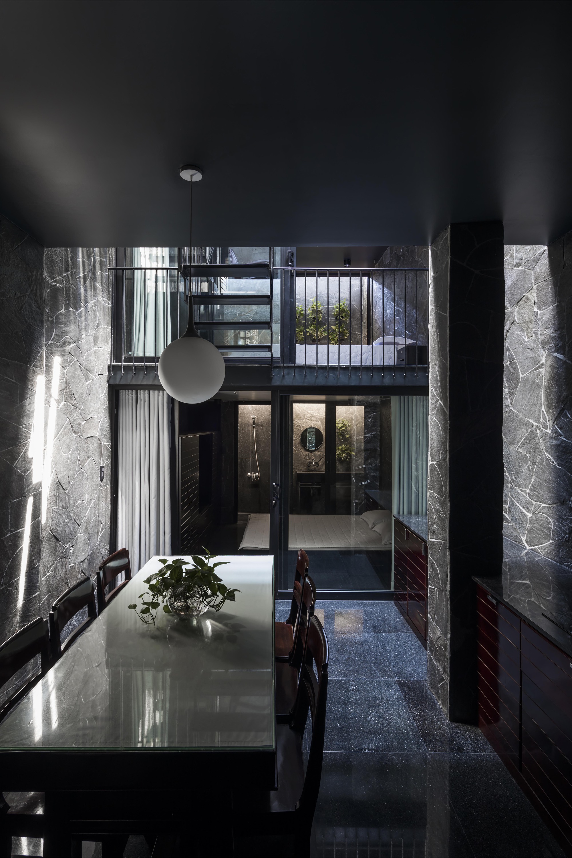 99 Mai Thuc Loan House by Cong Sinh Architects (cr: Hiroyuki Oki)