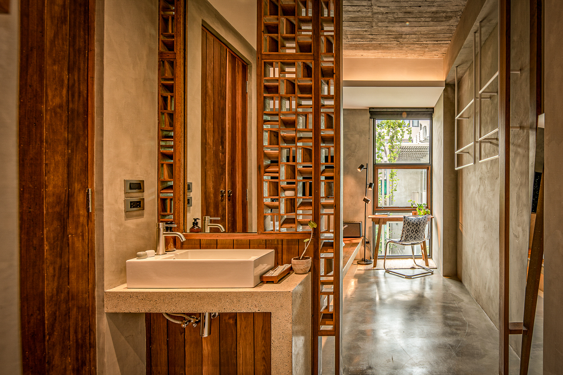 (cr: Phahonchai Premjai, Design something, Soopakorn Srisakul)