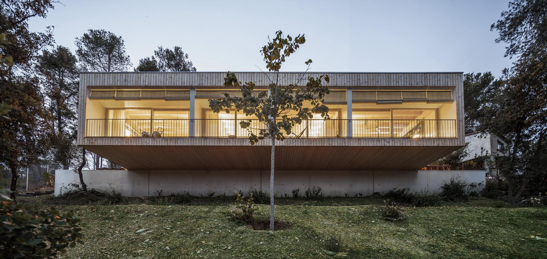 LPP House by Alventosa Morell arquitectes (cr: AdriÃ  Goula)