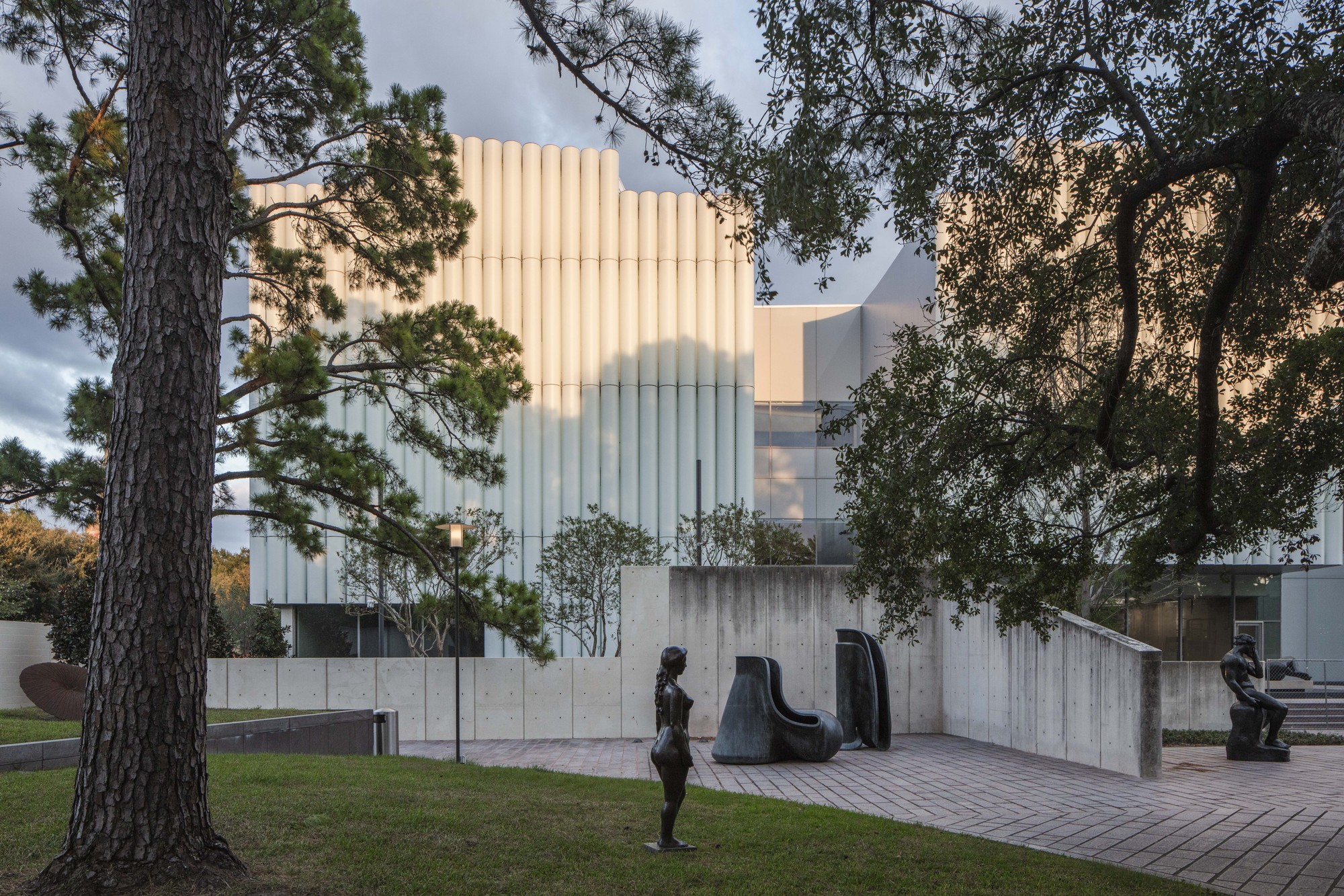 Nancy and Rich Kinder Museum by Steven Holl Architects