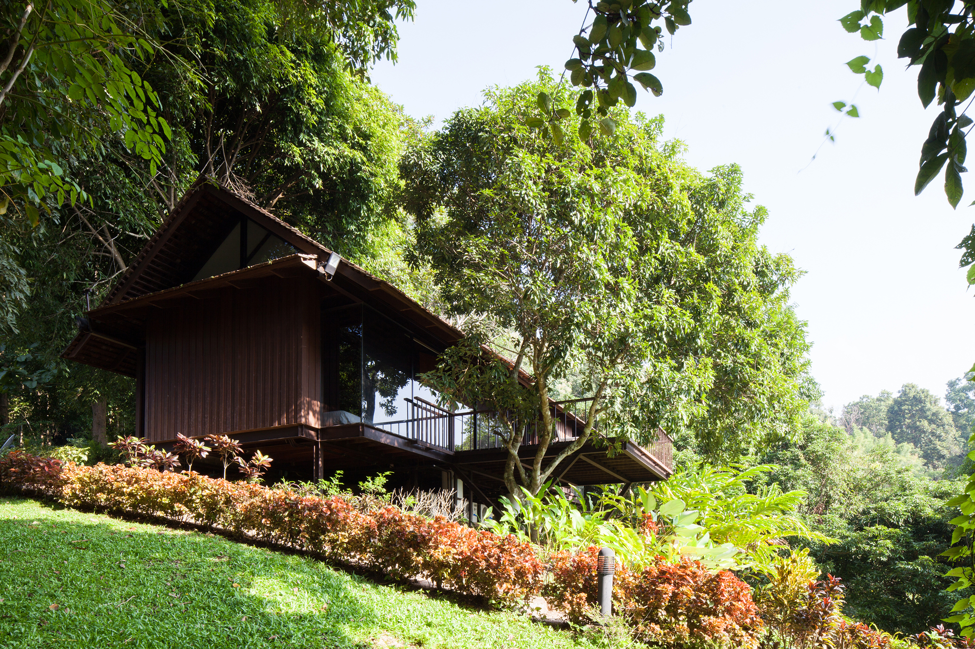 Hill Lodge by SOOK Architects (photo by Spaceshift Studio)