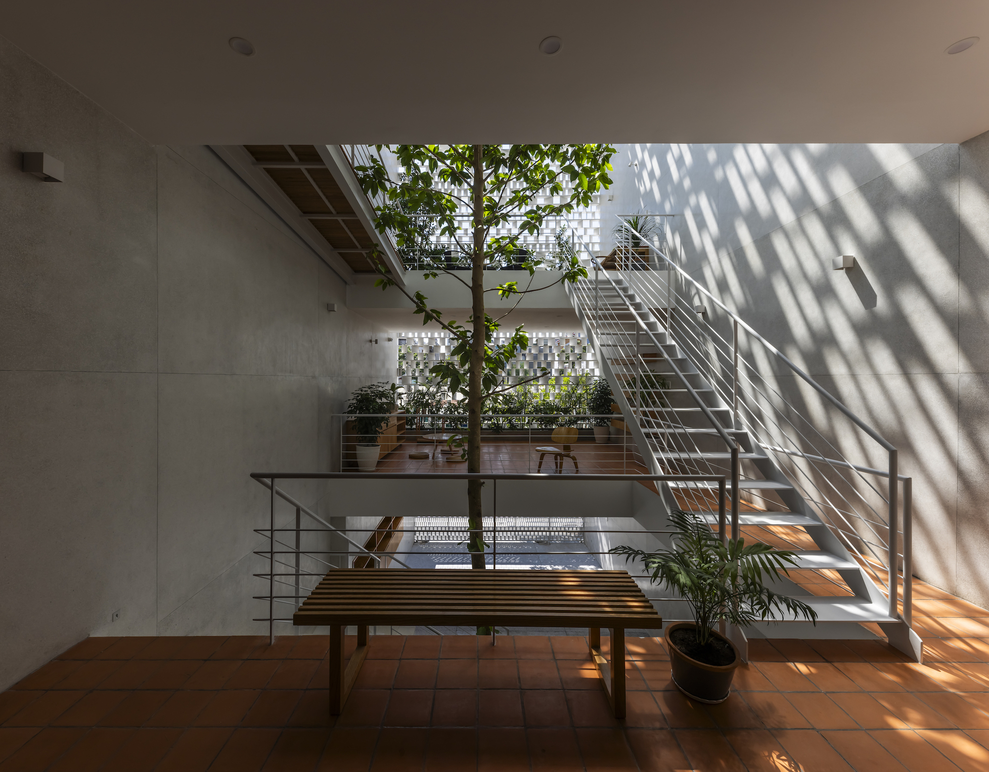 Vung Tau House by Sanuki Daisuke Architects (cr: Hiroyuki Oki)