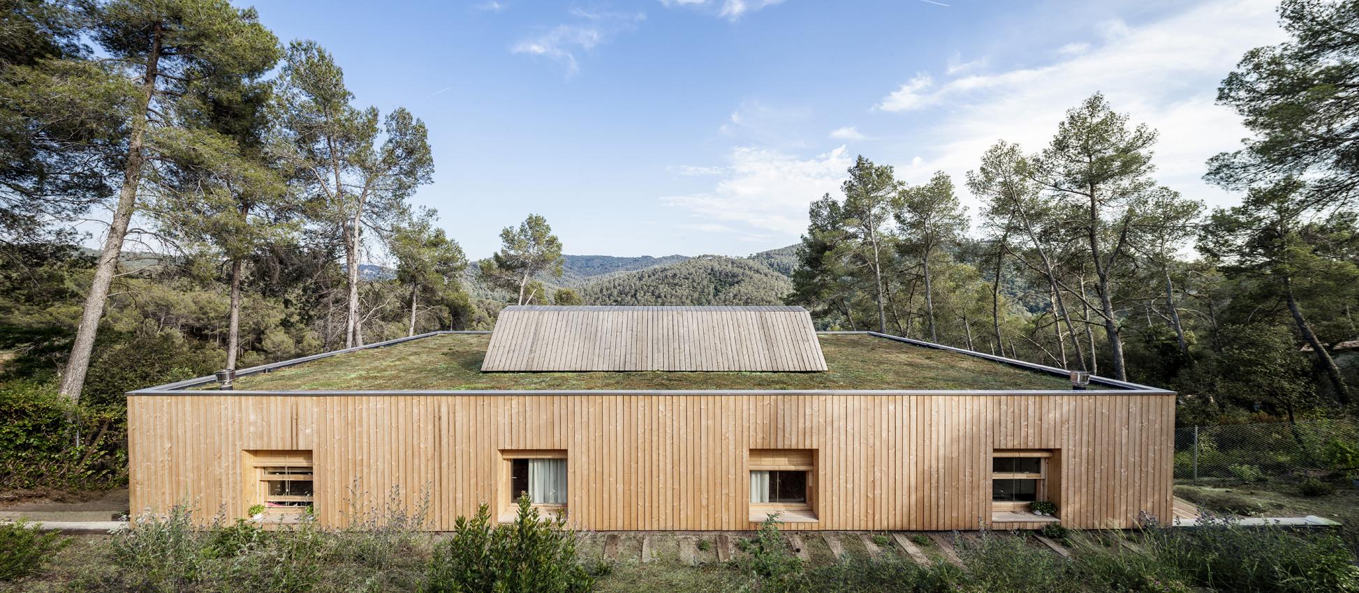 LPP House by Alventosa Morell arquitectes (cr: AdriÃ  Goula)