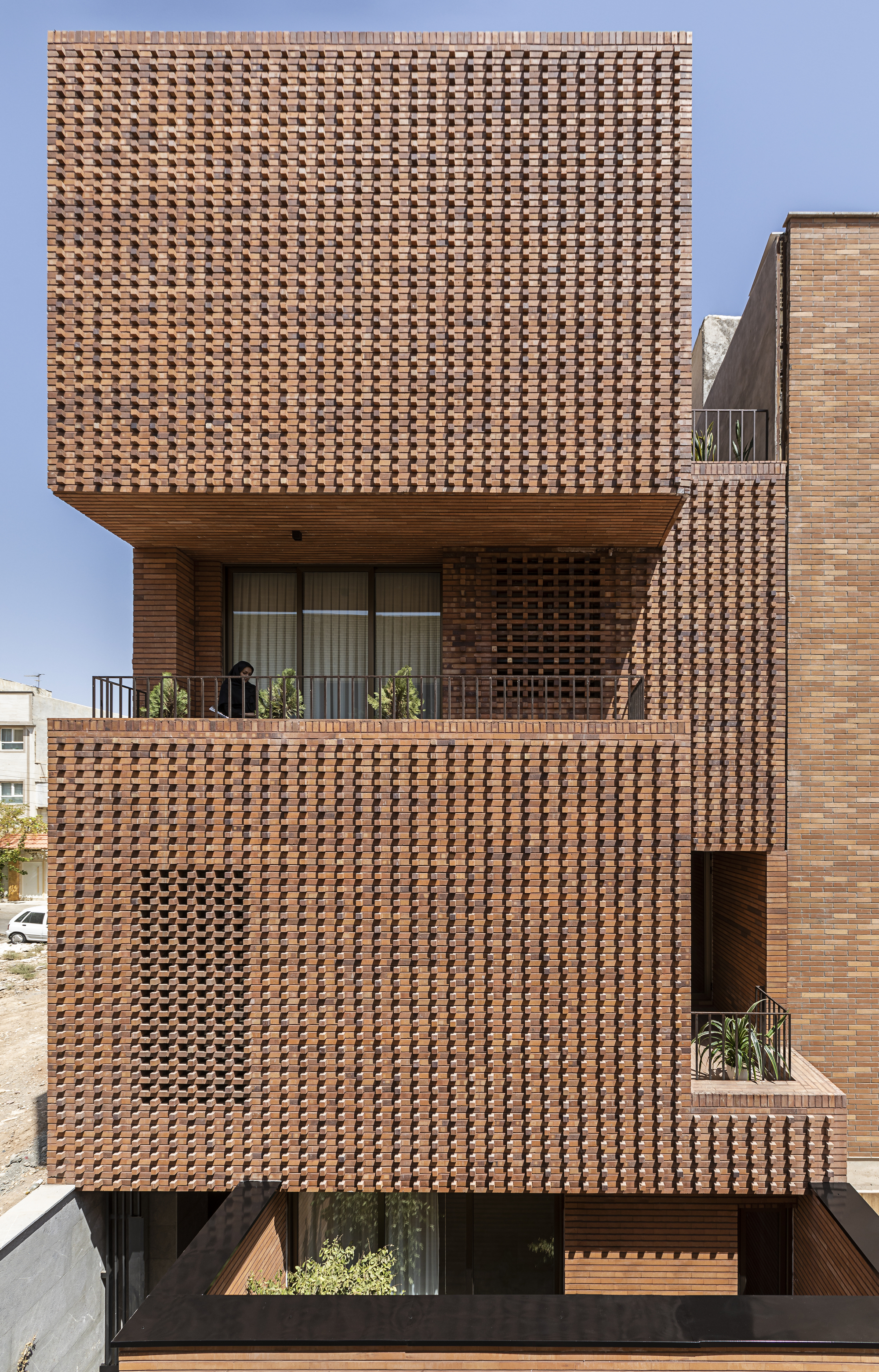 The Alley House by Raha Ashrafi, Marziah Zad, Mohsen Marizad