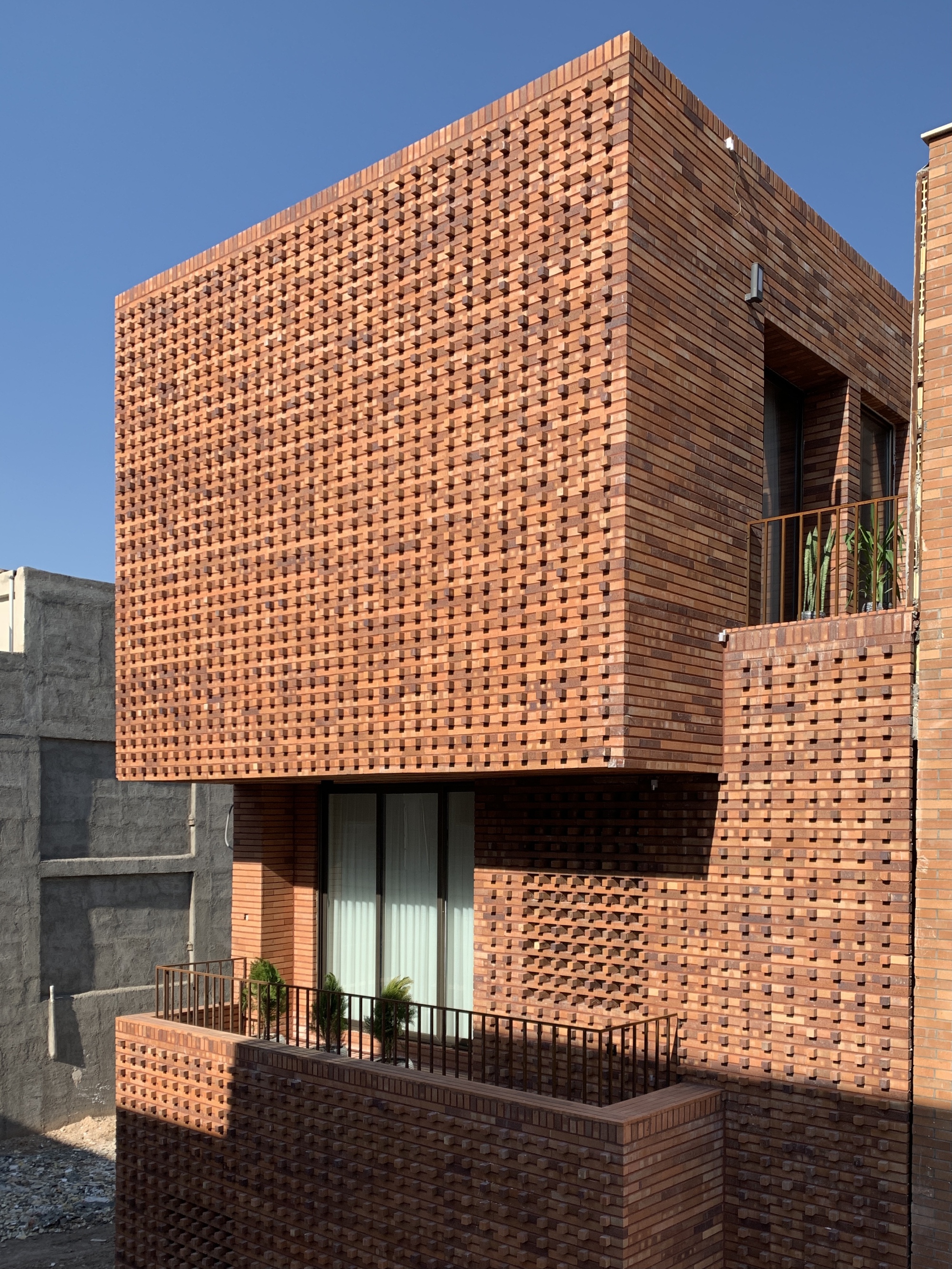 The Alley House by Raha Ashrafi, Marziah Zad, Mohsen Marizad