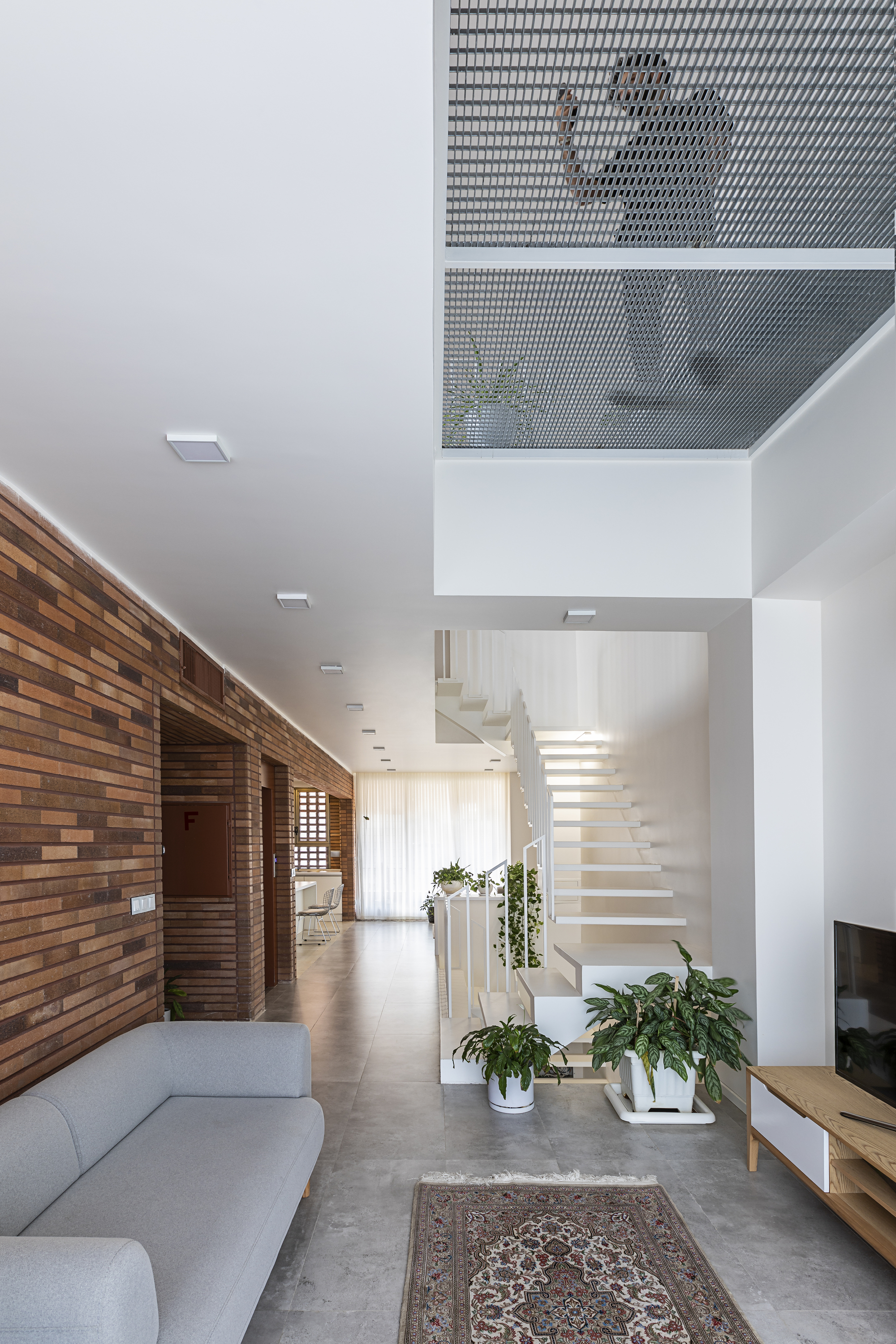 The Alley House by Raha Ashrafi, Marziah Zad, Mohsen Marizad