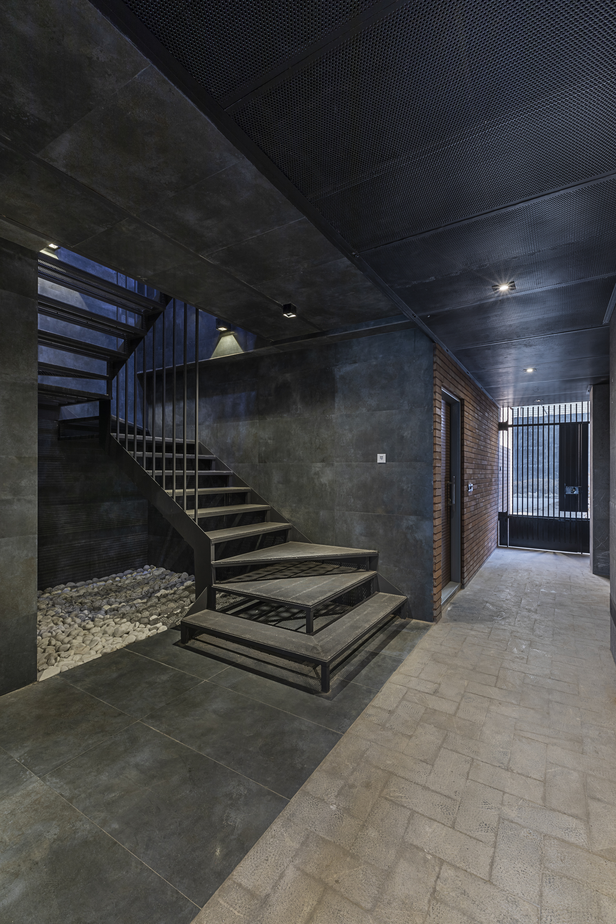 The Alley House by Raha Ashrafi, Marziah Zad, Mohsen Marizad