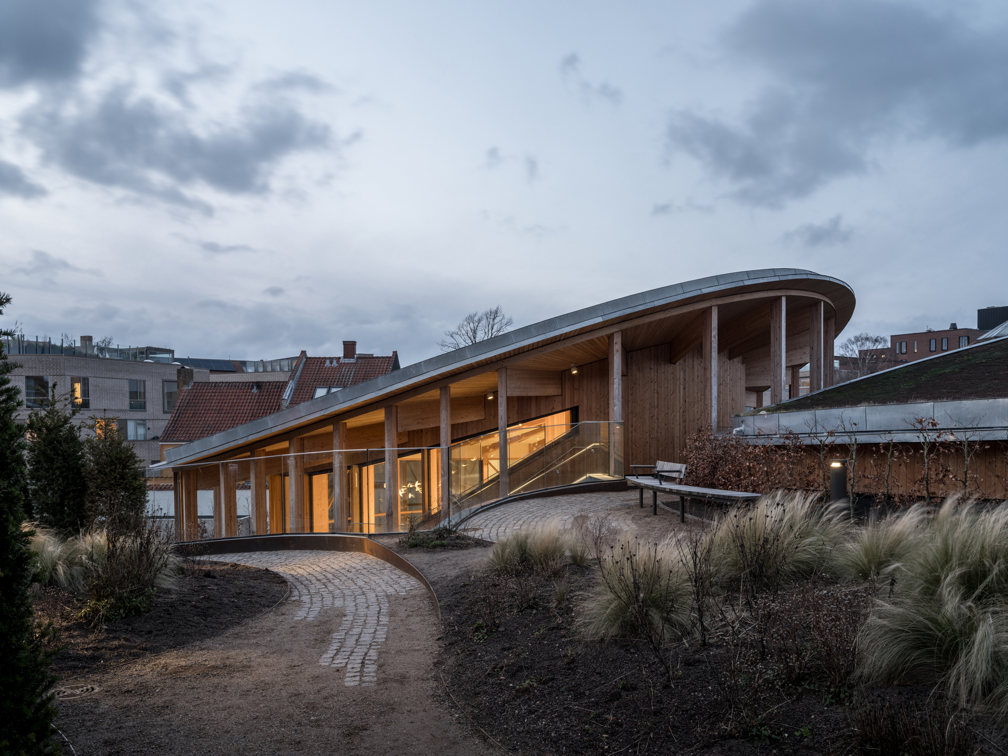 this museum reconnecting the two parts of the city