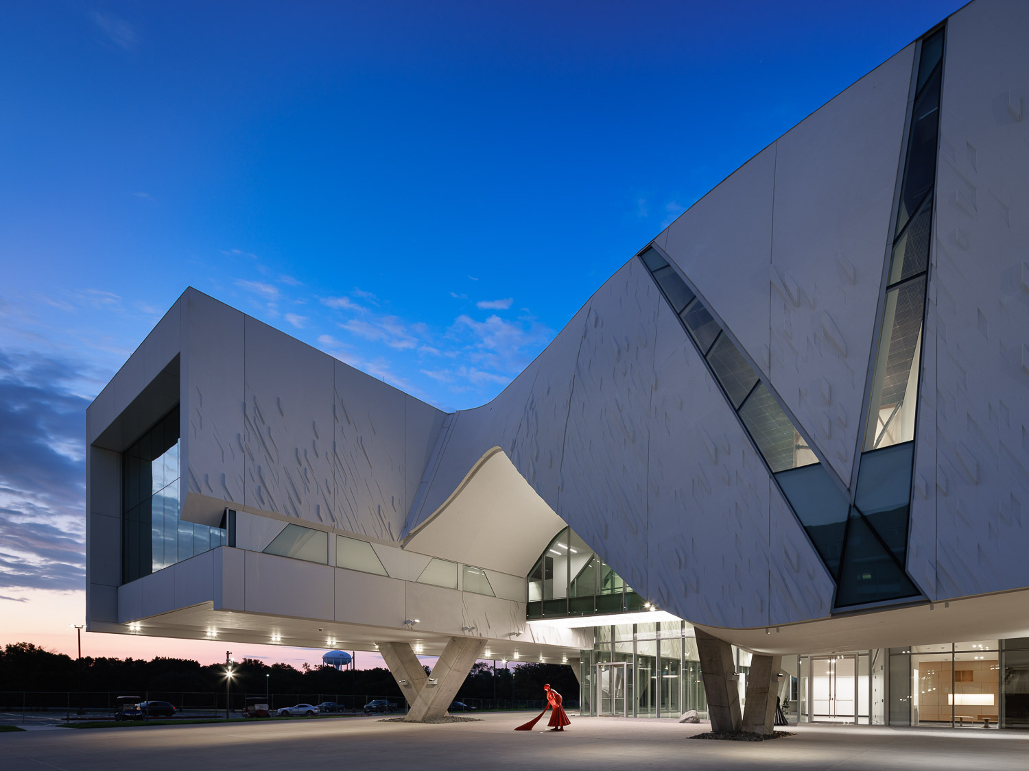 An overhanging mass gallery of Edith and Peter O'Donnell Jr. Athenaeum