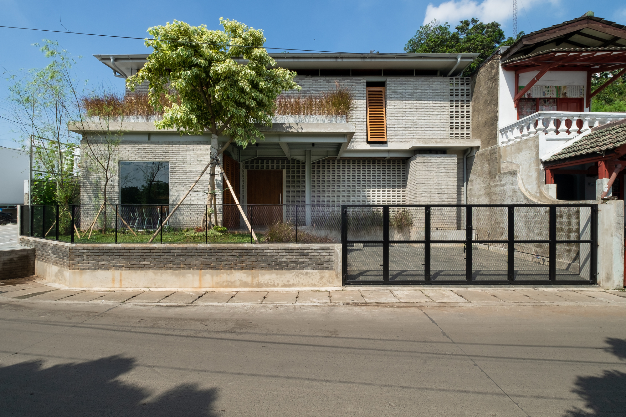 The Tahfizh Akhwat Islamic Boarding School by Bitte Design Studio