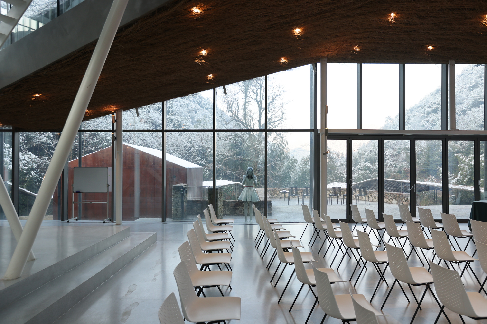 Glass-wall building of the Flowing Cloud Pavilion