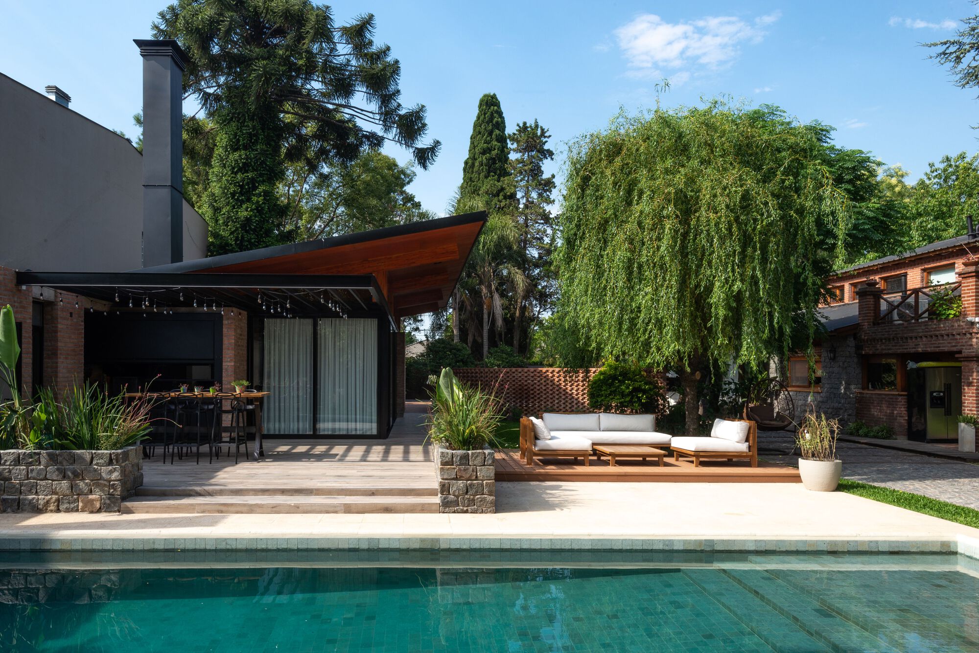 this project is to allocate it as a reunion room and a private room