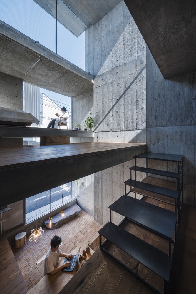 Elevation Differences at House of Frame by IGArchitects (Cr: Ooki Jingu)