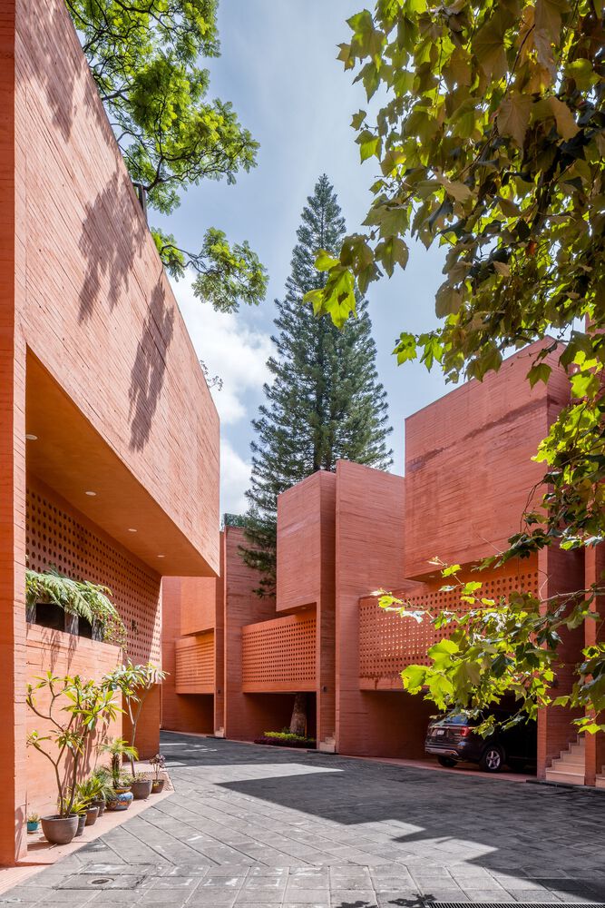 Real de los Reyes 138 residential complex, Photo by Rafael Gamo