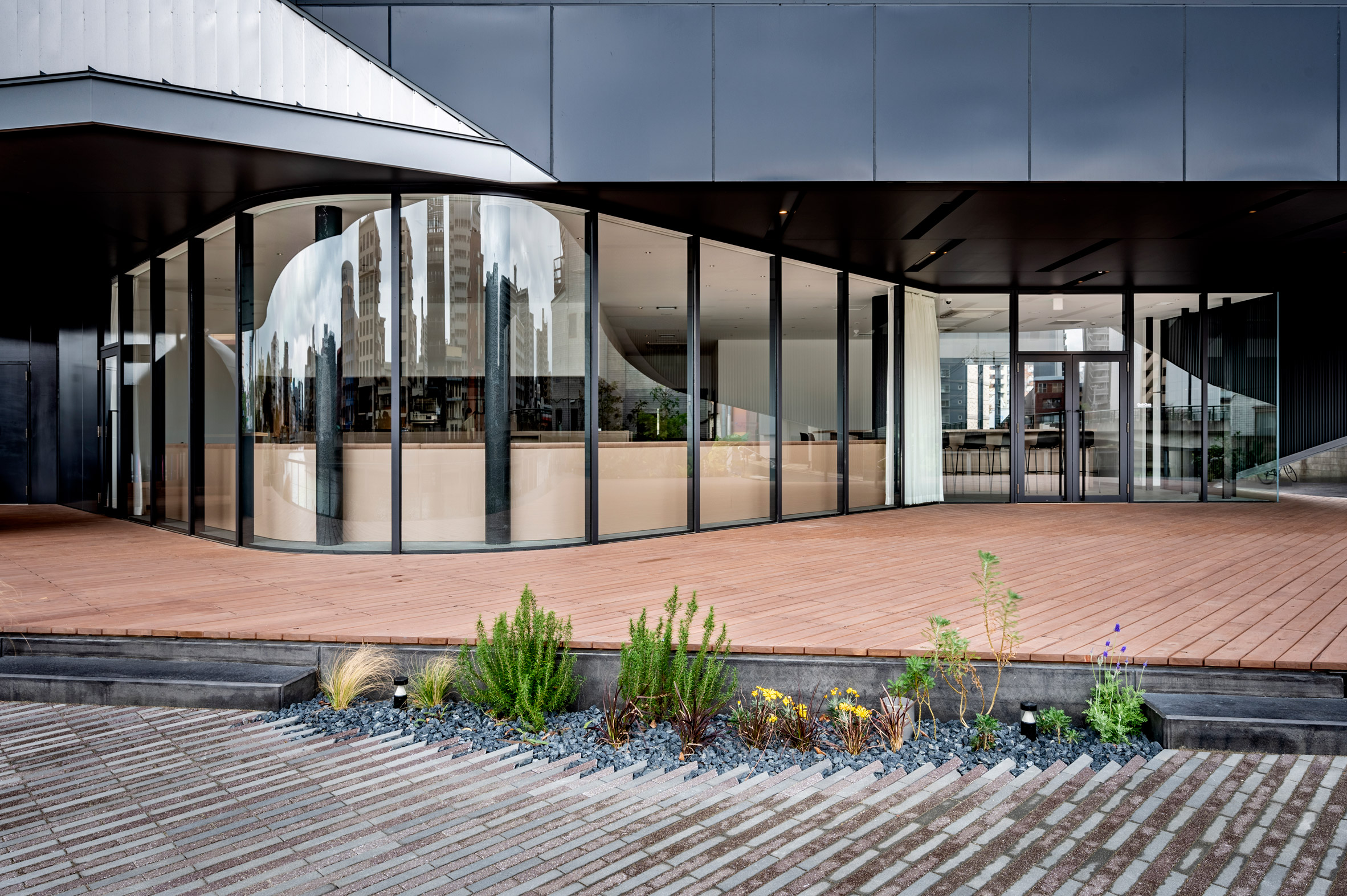 View of the main entrance of Building 010, Photo by Gion