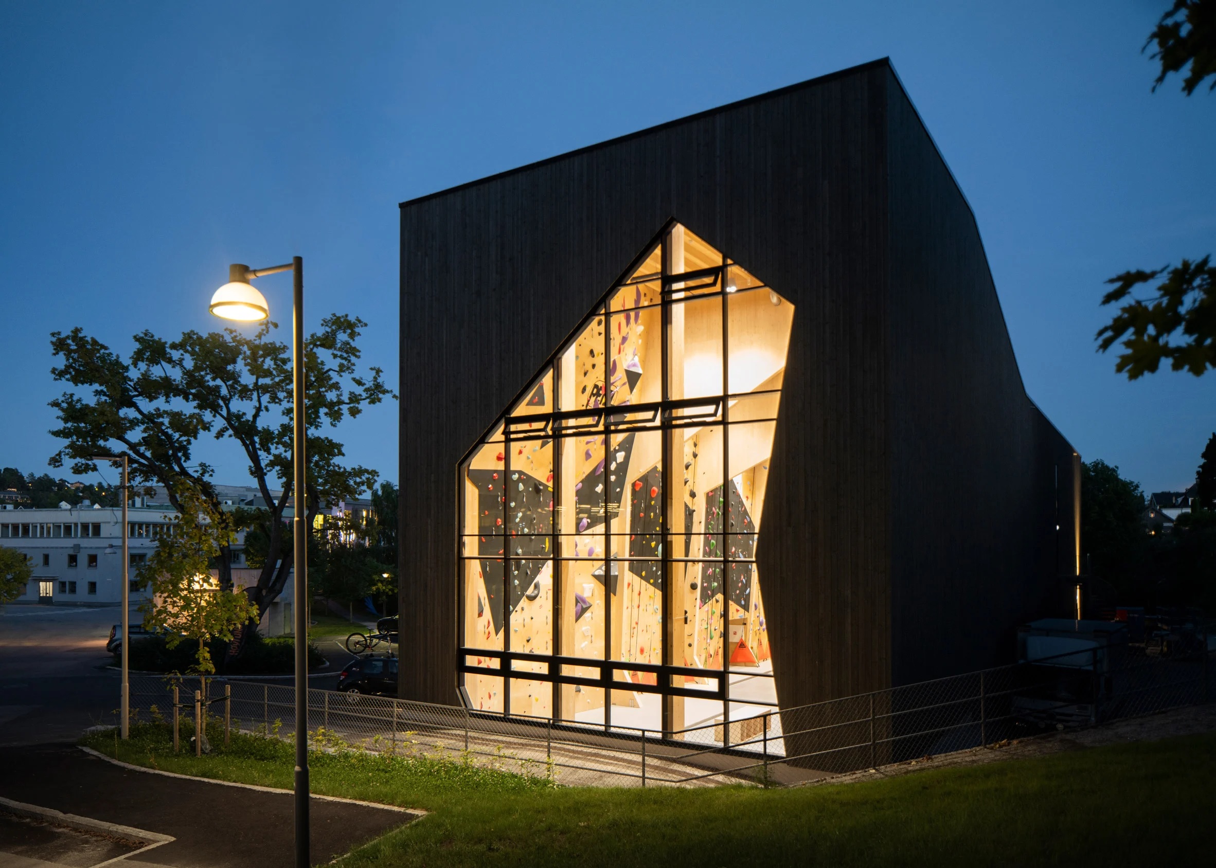 HÃ¸yt Under Taket Climbing Centre front view, Photo by Eirik Evjen