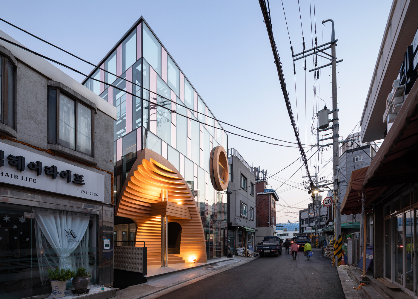 perspective of the building from the street, photo by Kim Chang Mook