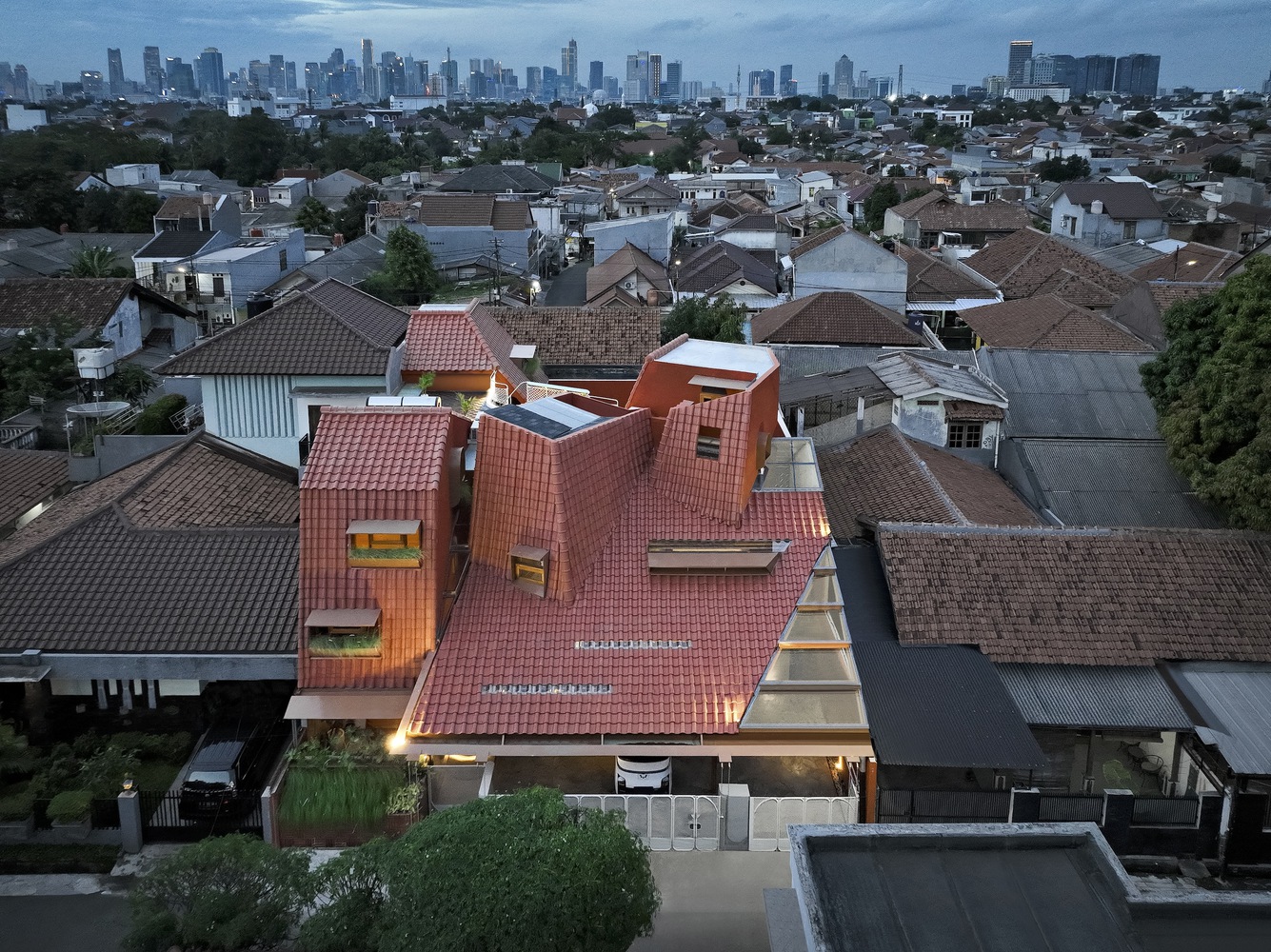 Above view Distracted House, Photo by Mario Wibowo