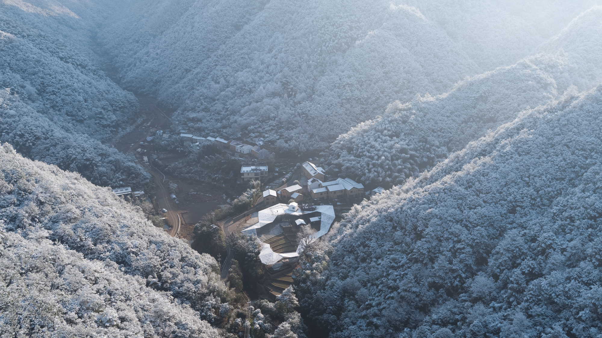 Flowing Cloud Pavilion with cloud-like pergola