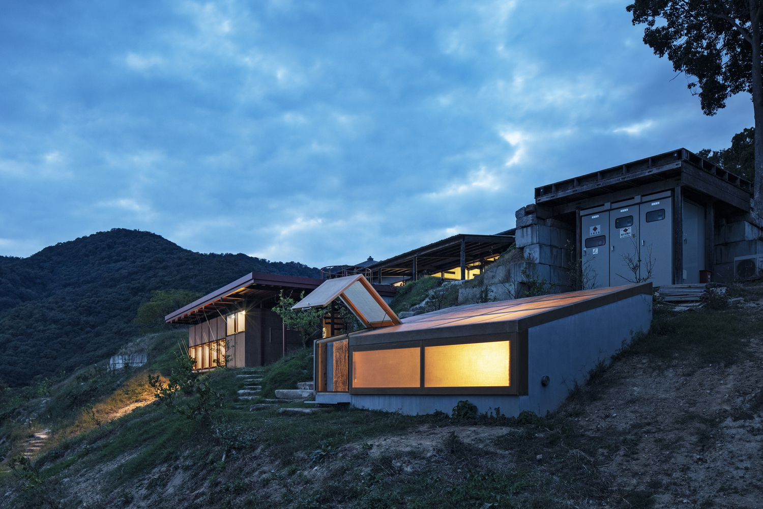 Dokubo and El Amigo view from below, Photo by Kenta Hasegawa