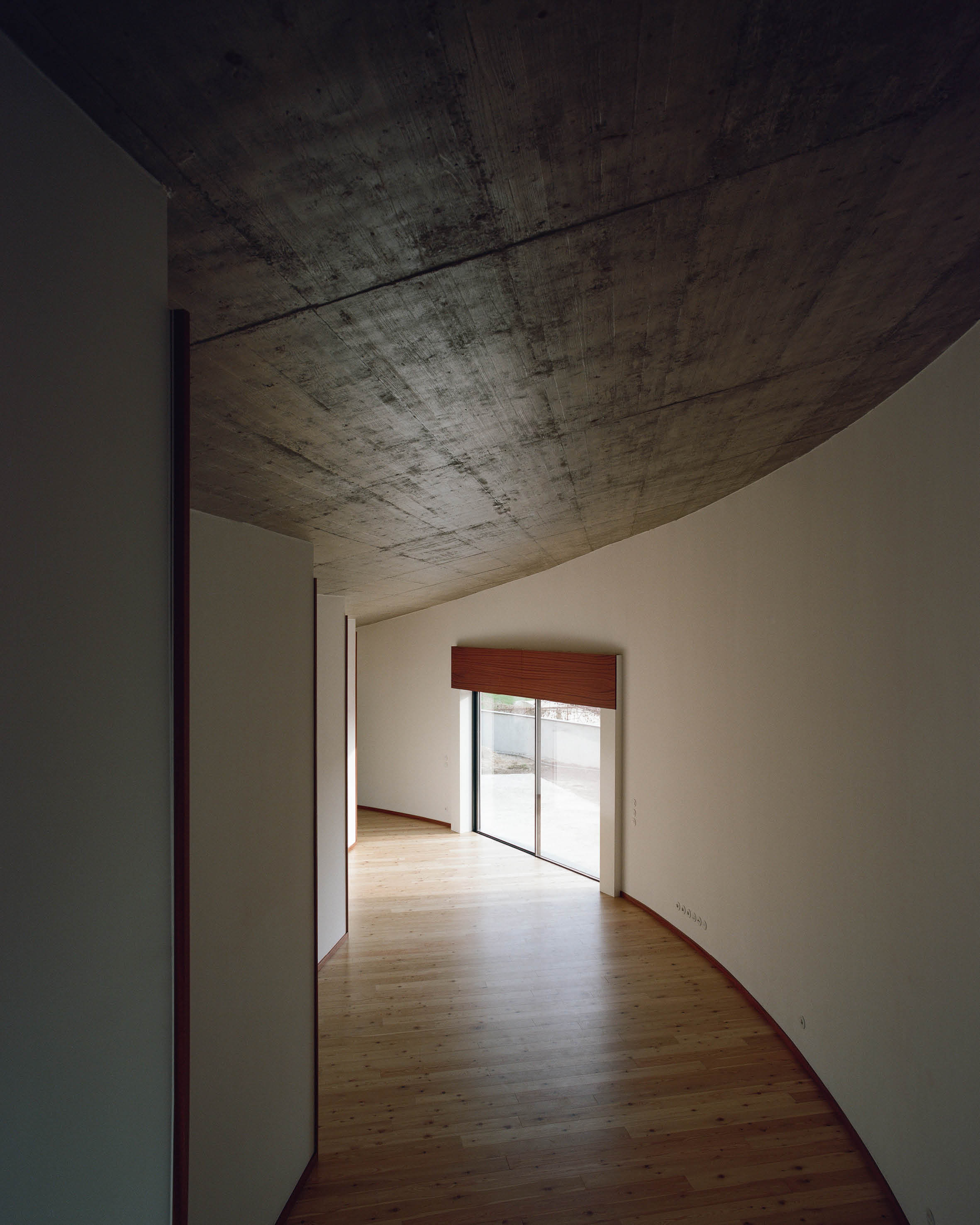 House within Three gestures by Fala Atelier, Photo by FranciscoÂ AscensÃ£o