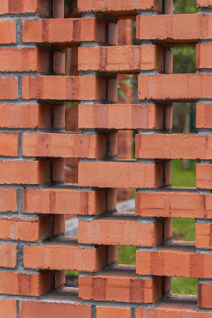 Red bricks configuration of the 181Chambers Office